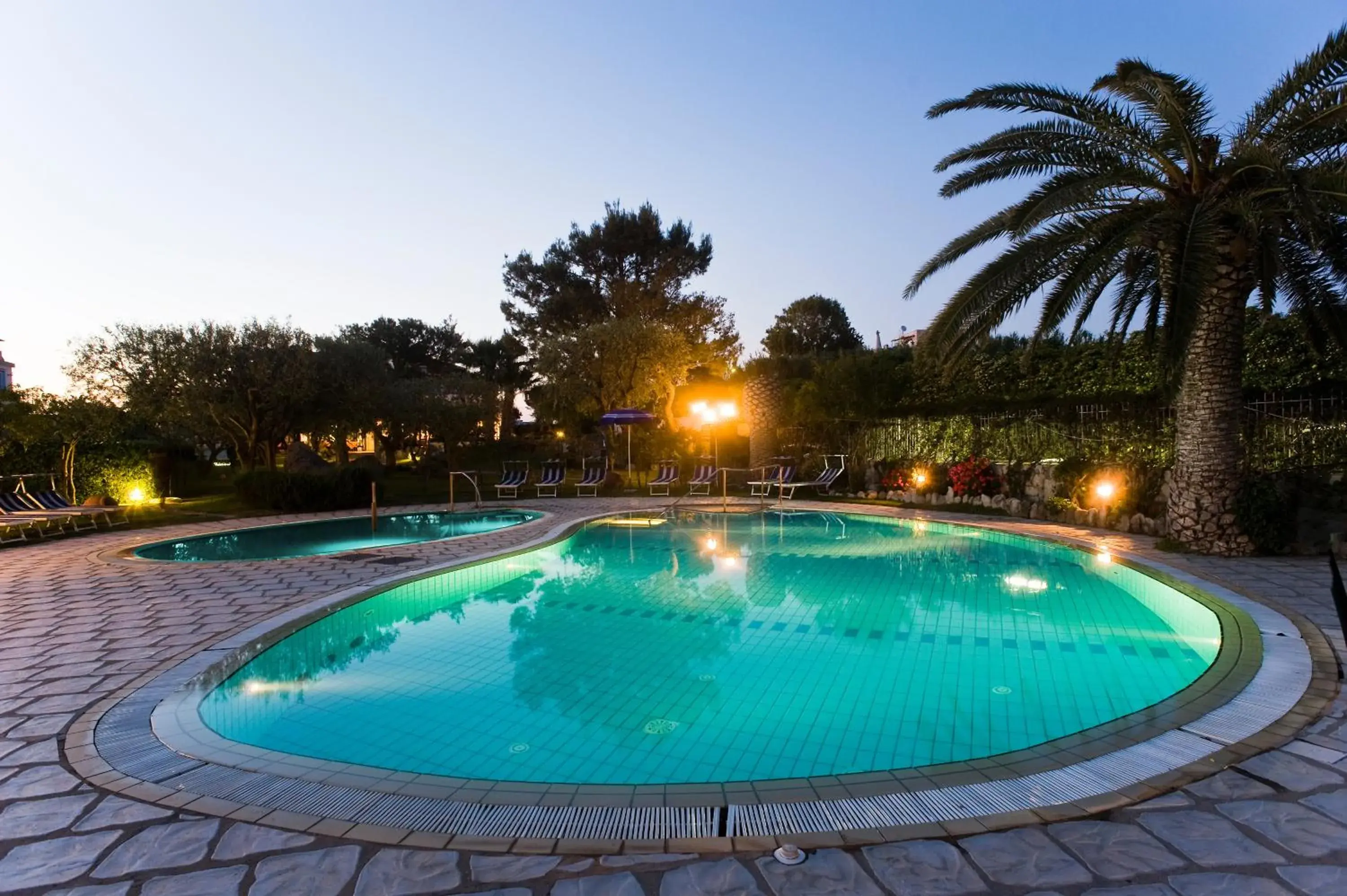 Facade/entrance, Swimming Pool in Hotel Ideal