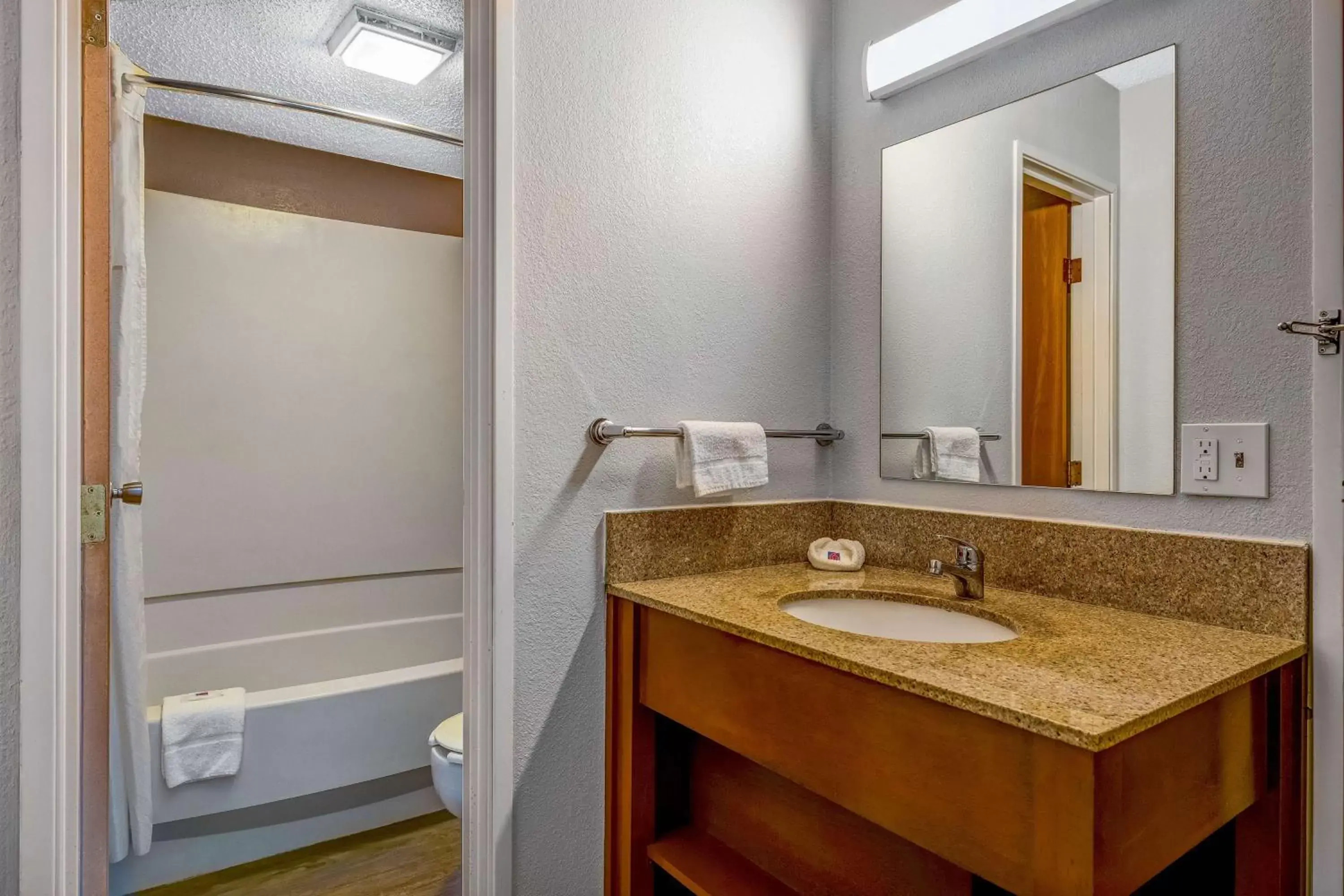 Photo of the whole room, Bathroom in Motel 6-Elk Grove Village, IL - O'Hare