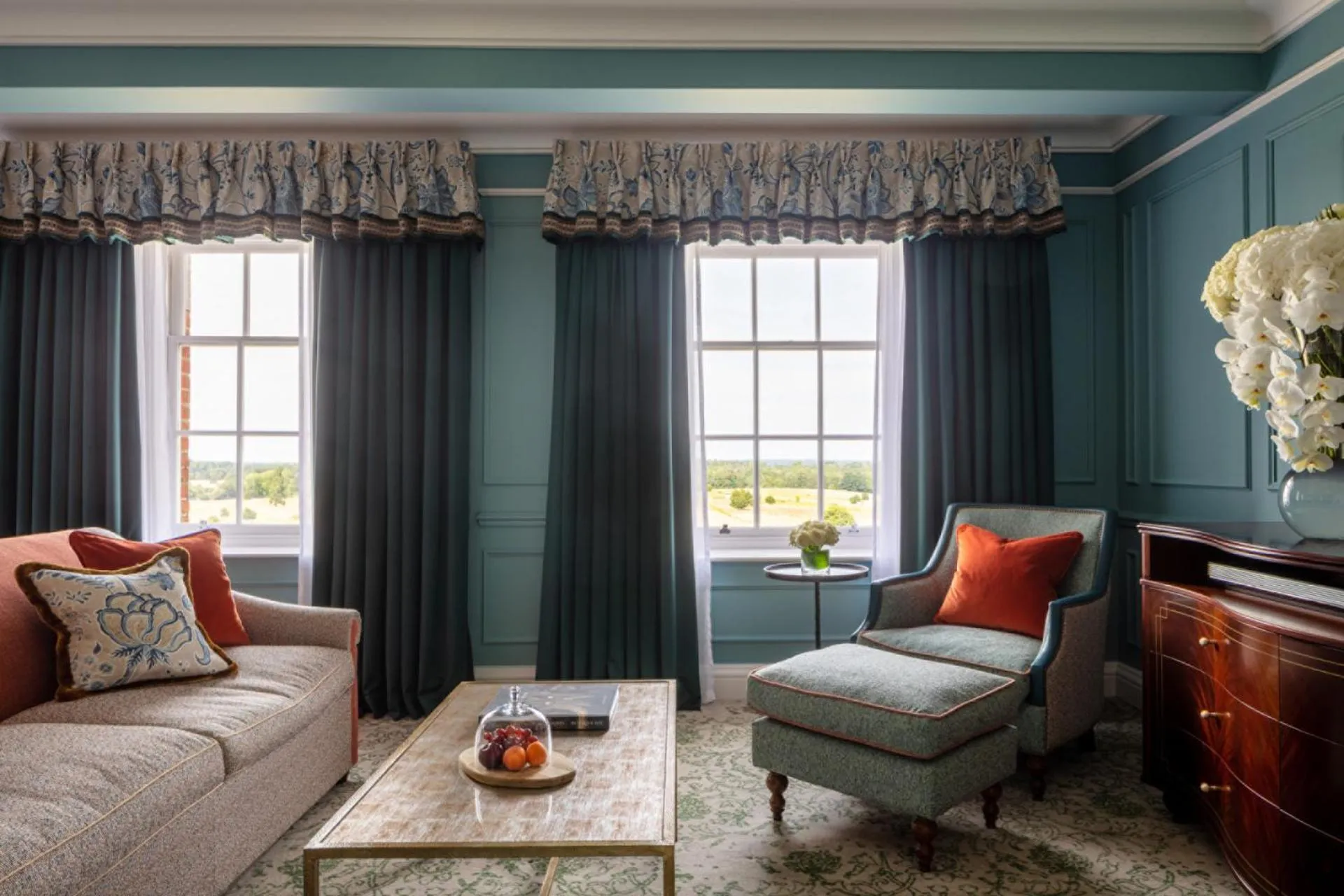 Living room in Four Seasons Hotel Hampshire