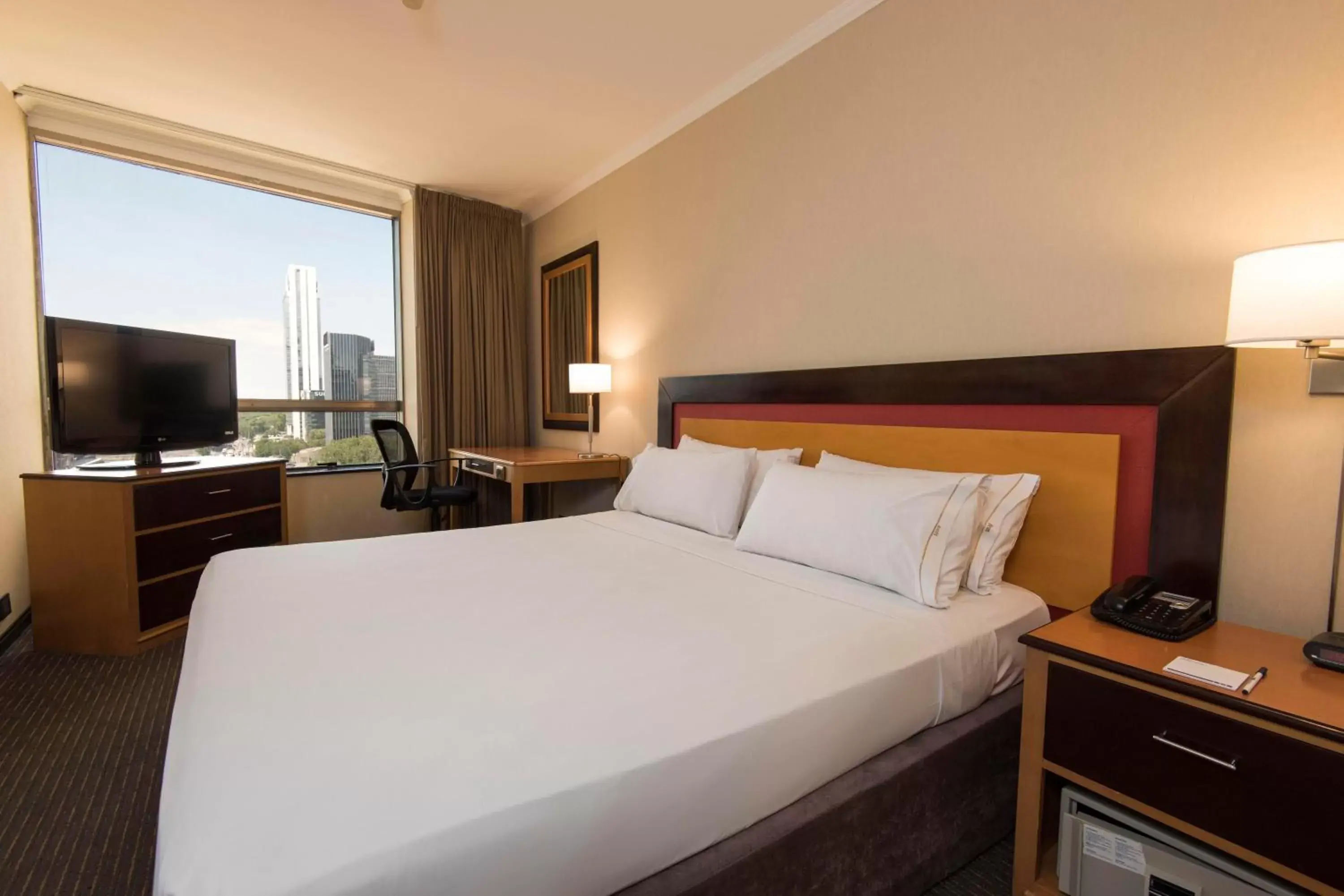 Photo of the whole room, Bed in Holiday Inn Express Puerto Madero, an IHG Hotel