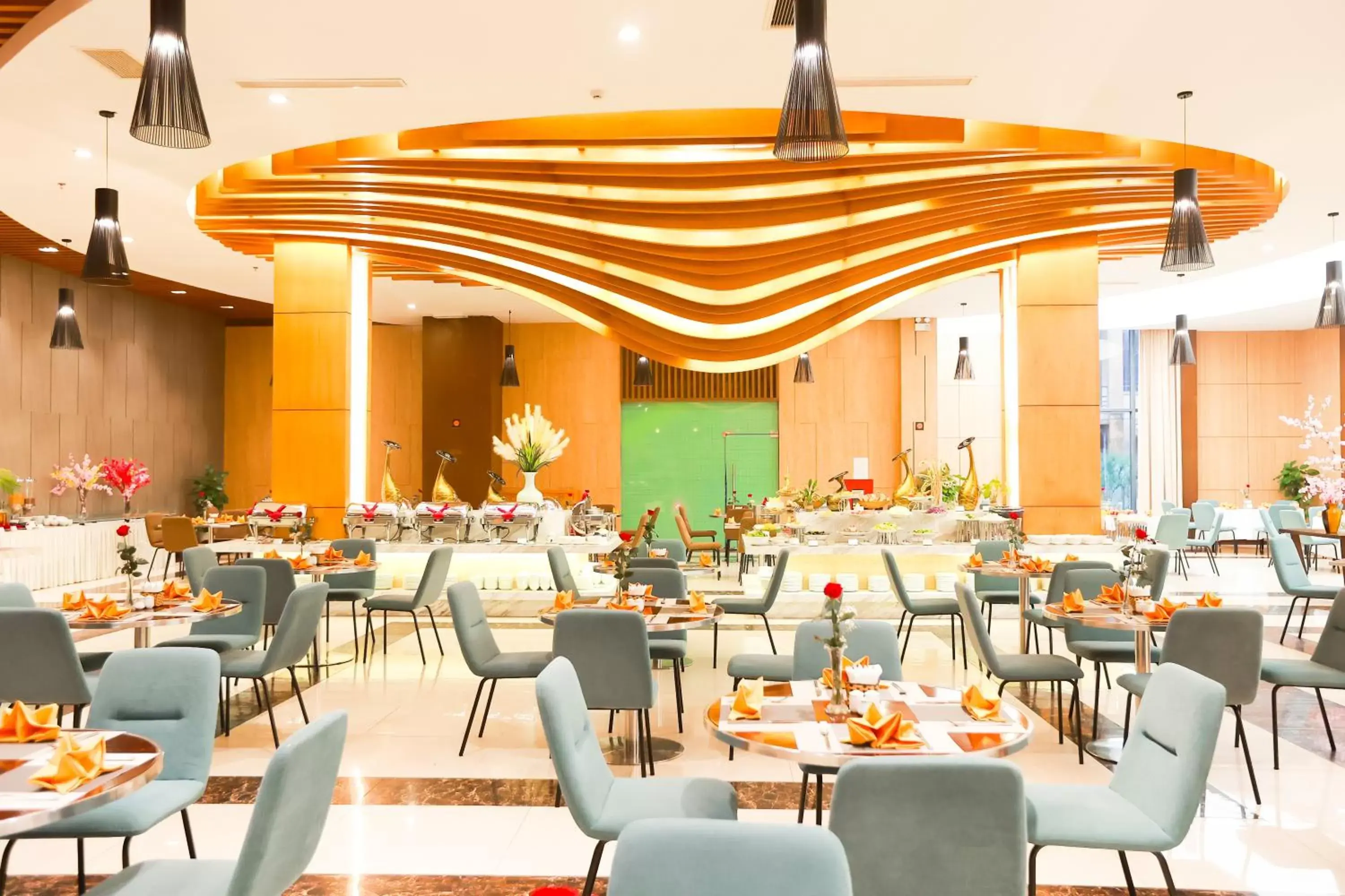 Restaurant/Places to Eat in Muong Thanh Luxury Nhat Le Hotel