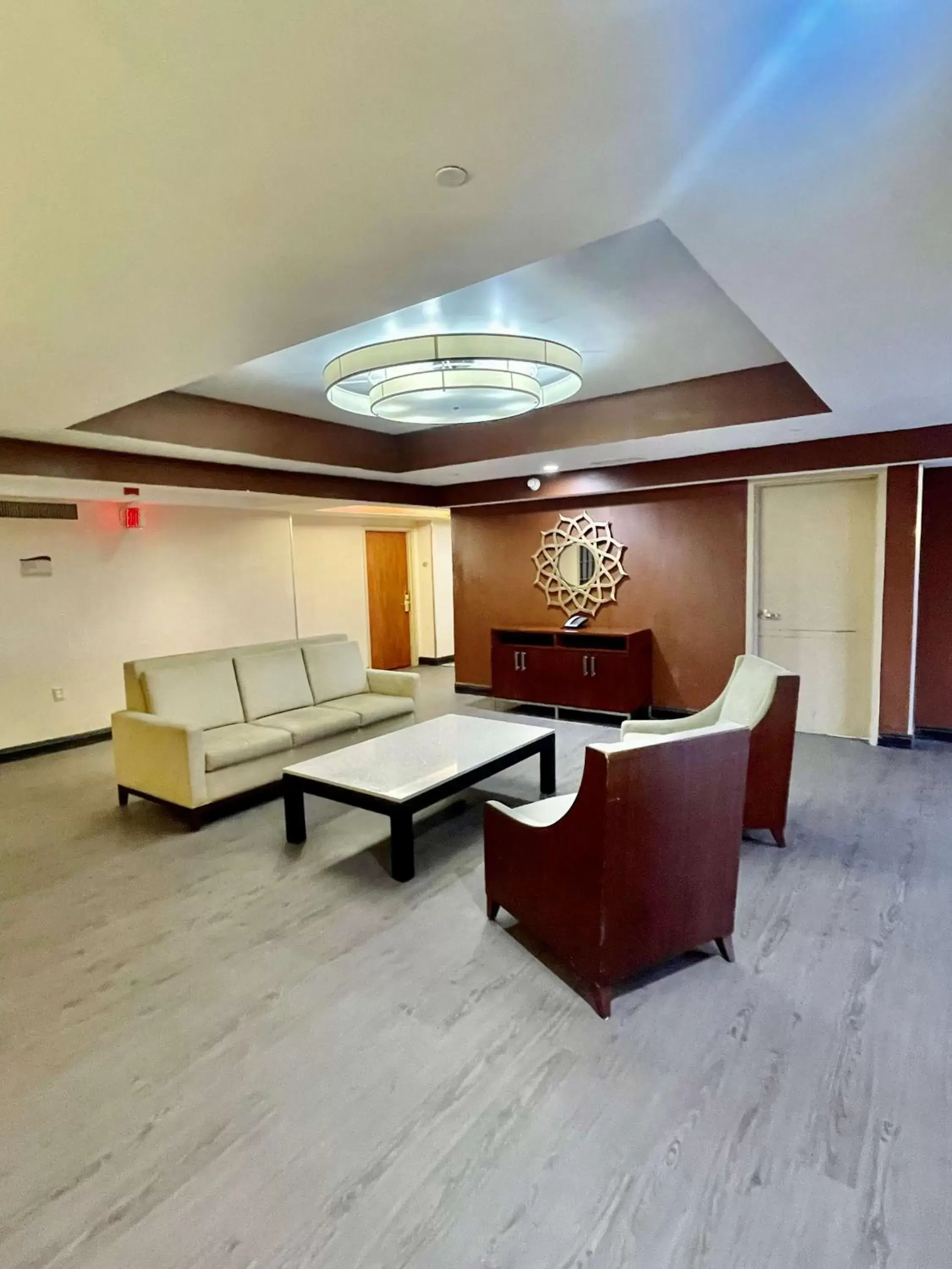 Lobby or reception, Seating Area in Brandywine Plaza Hotel - SureStay Collection by Best Western Lobby or reception, Seating Area in Brandywine Plaza Hotel - SureStay Collection by Best Western