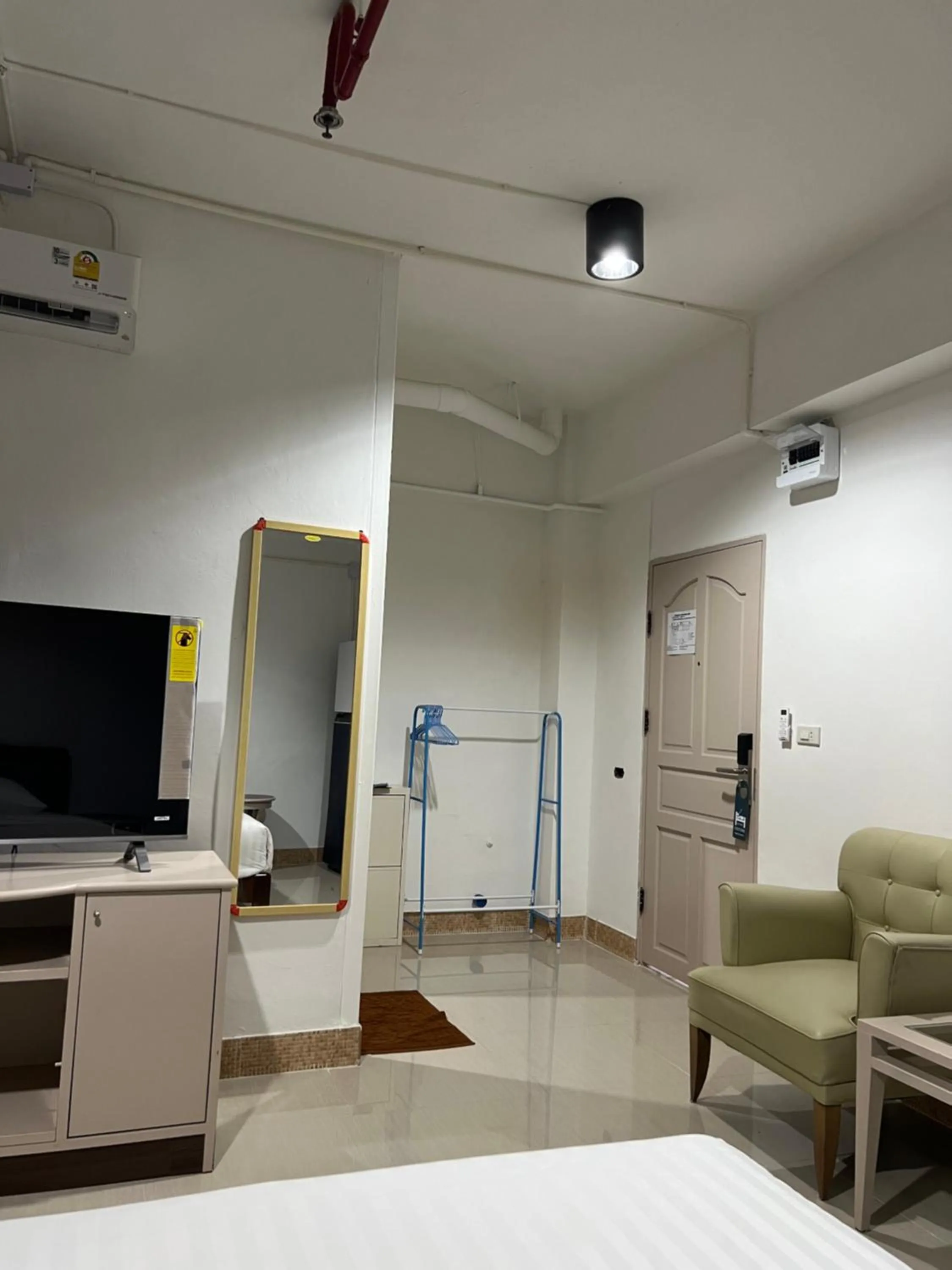 Bedroom, Bed in Mall Suites Hotel