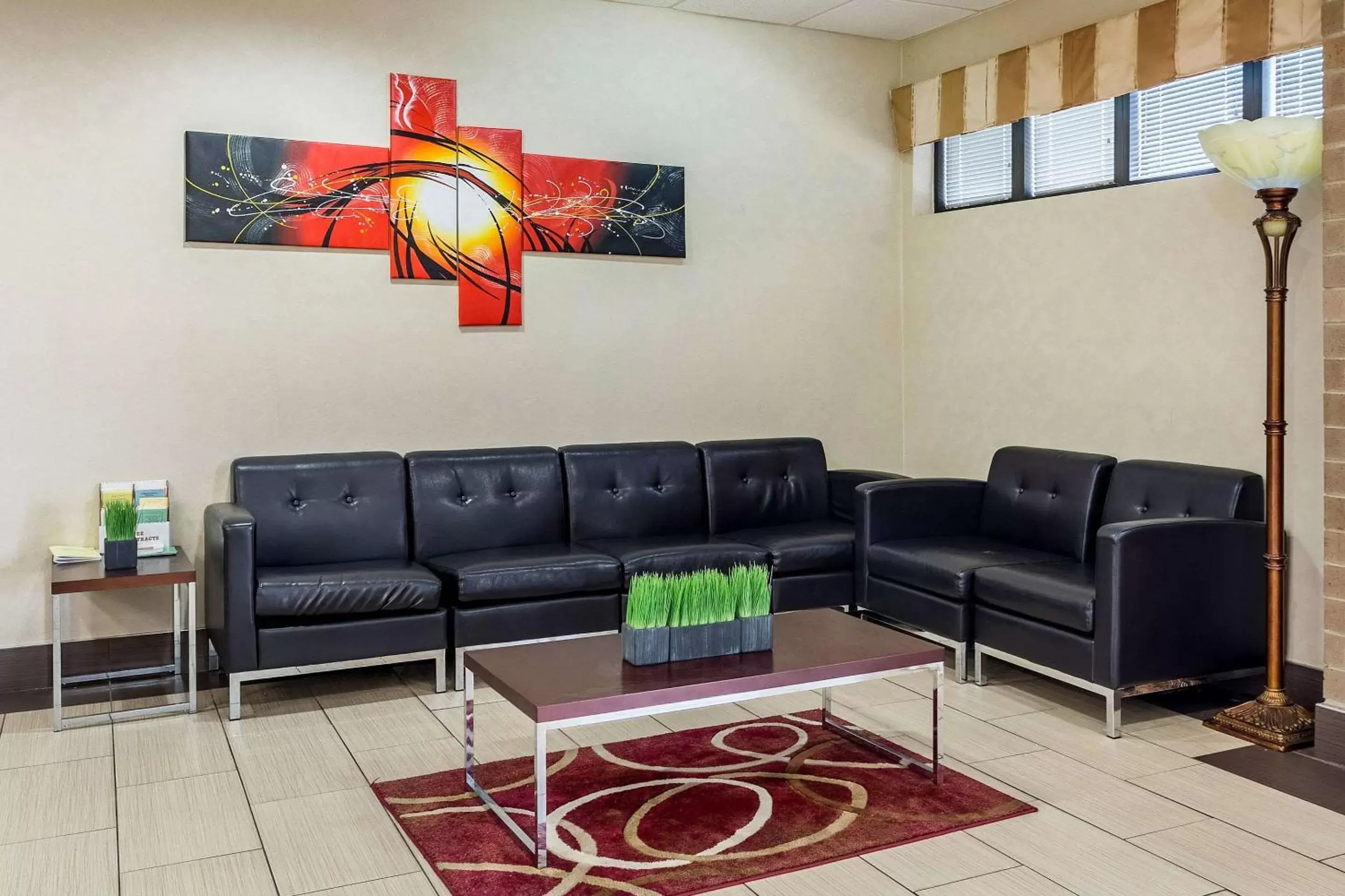 Lobby or reception, Seating Area in Quality Inn Tupelo