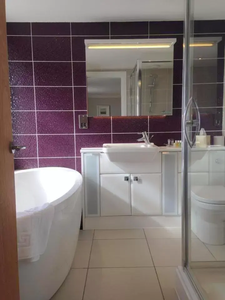 Bathroom in Expanse Hotel