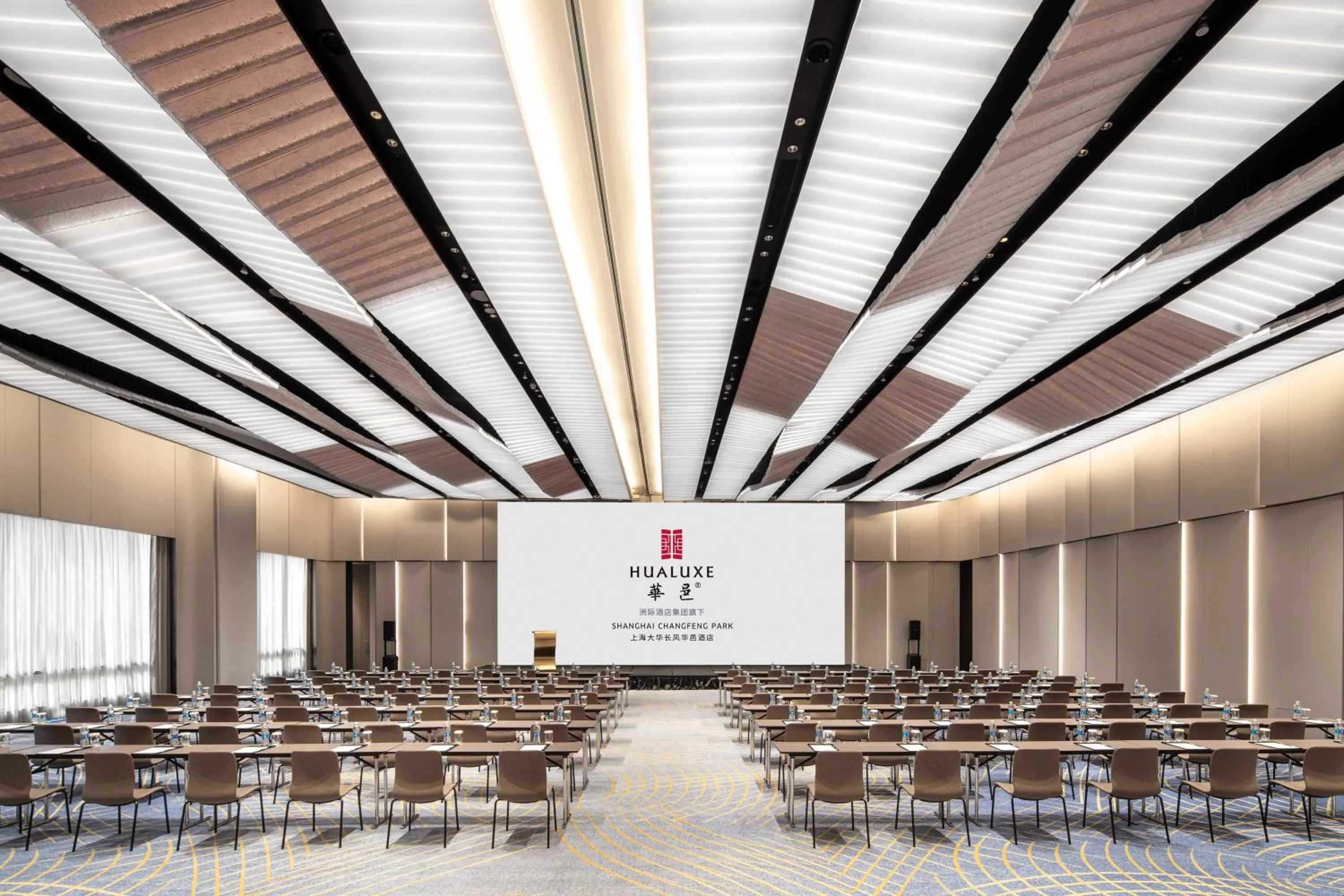 Banquet/Function facilities in HUALUXE Shanghai Changfeng Park - Park Lake View