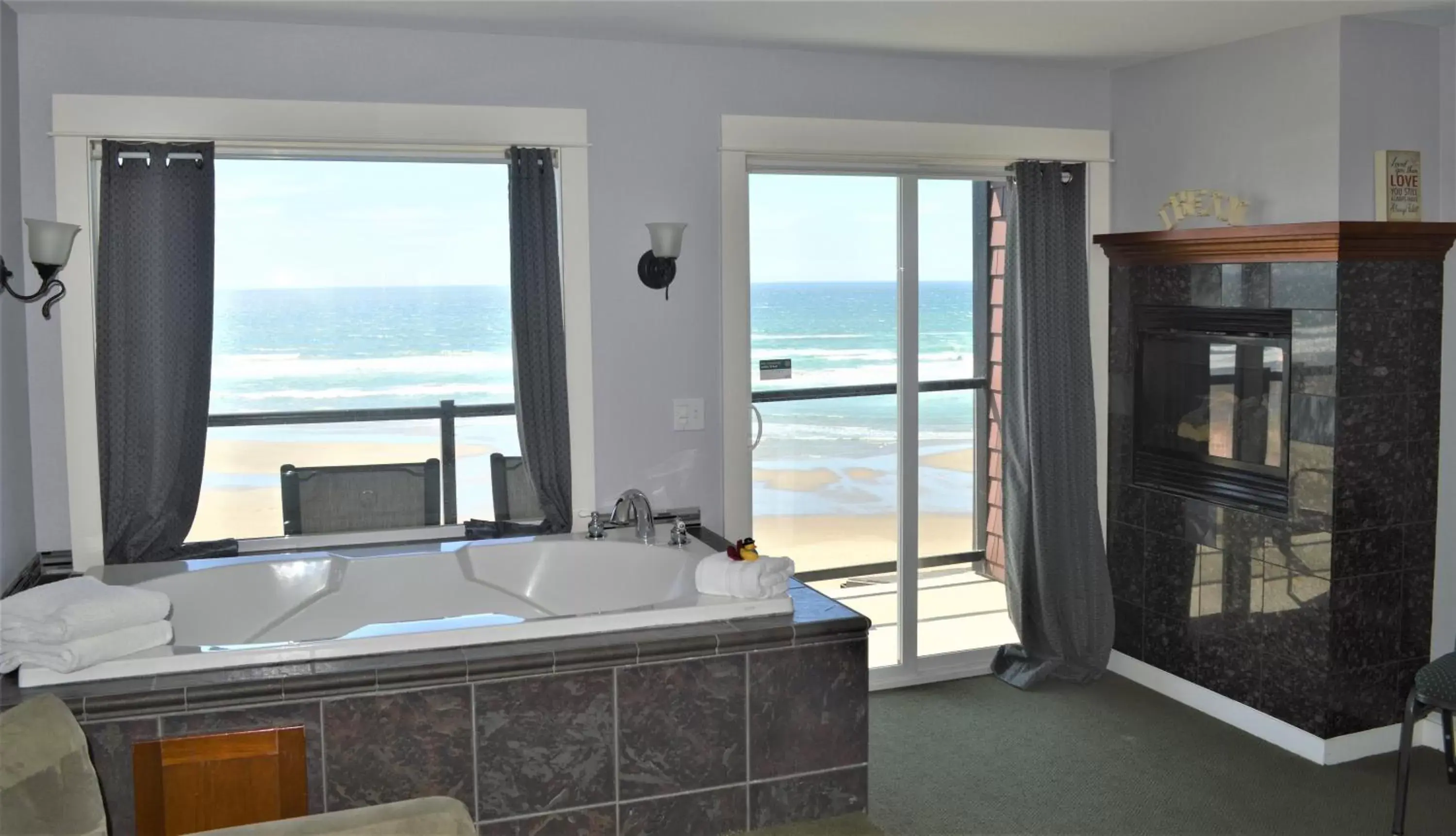 Balcony/Terrace, Bathroom in Starfish Manor Oceanfront Hotel