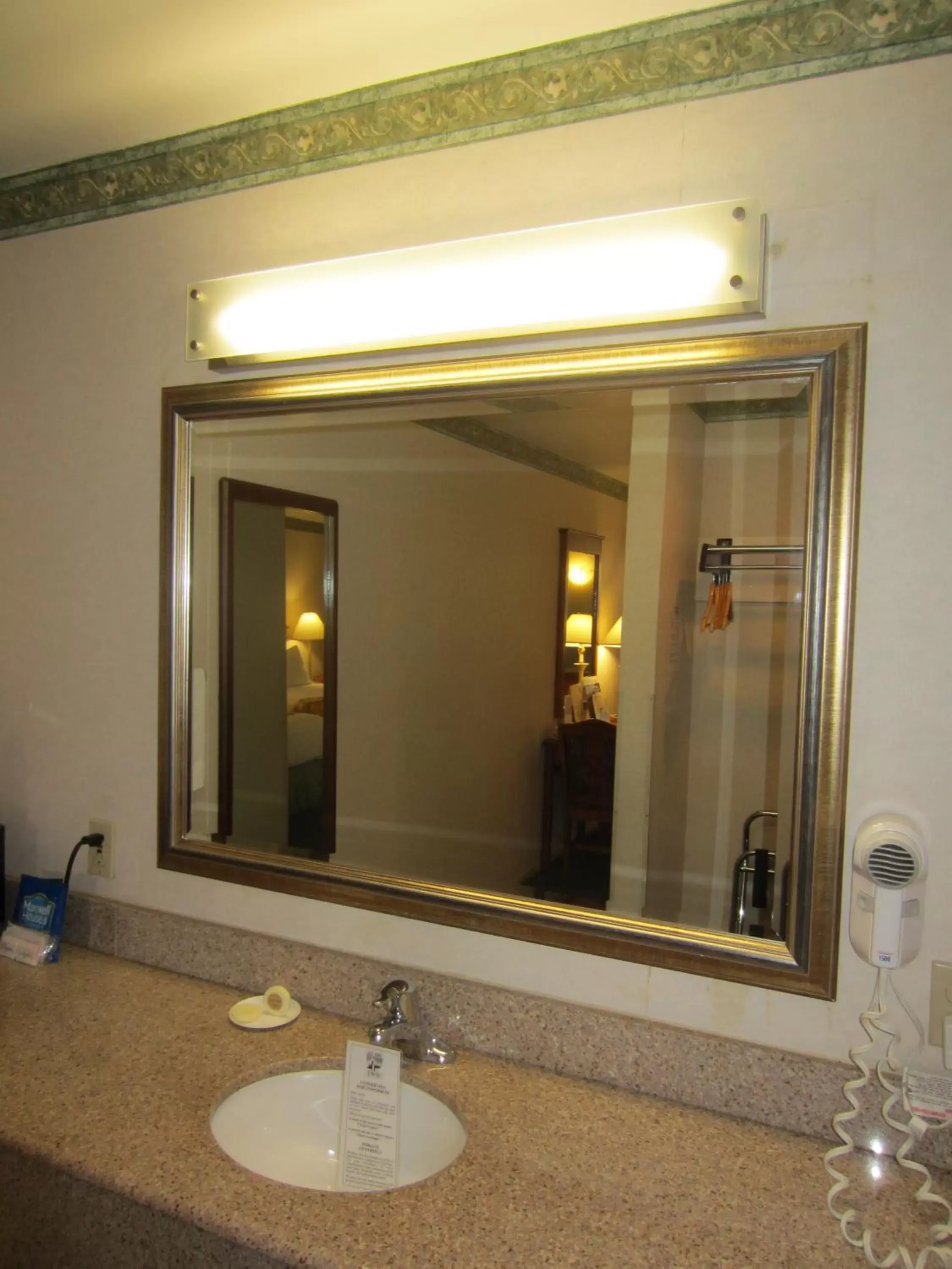 Bathroom in Old Town Inn Bathroom in Old Town Inn