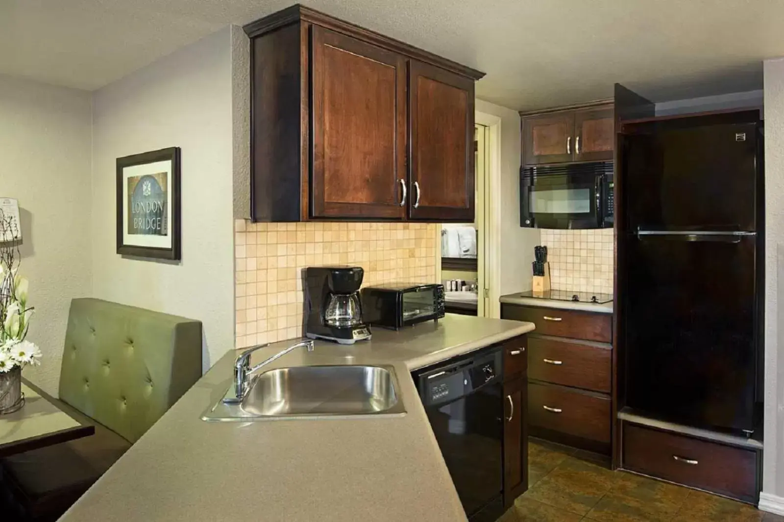 Kitchen or kitchenette, Kitchen/Kitchenette in London Bridge Resort