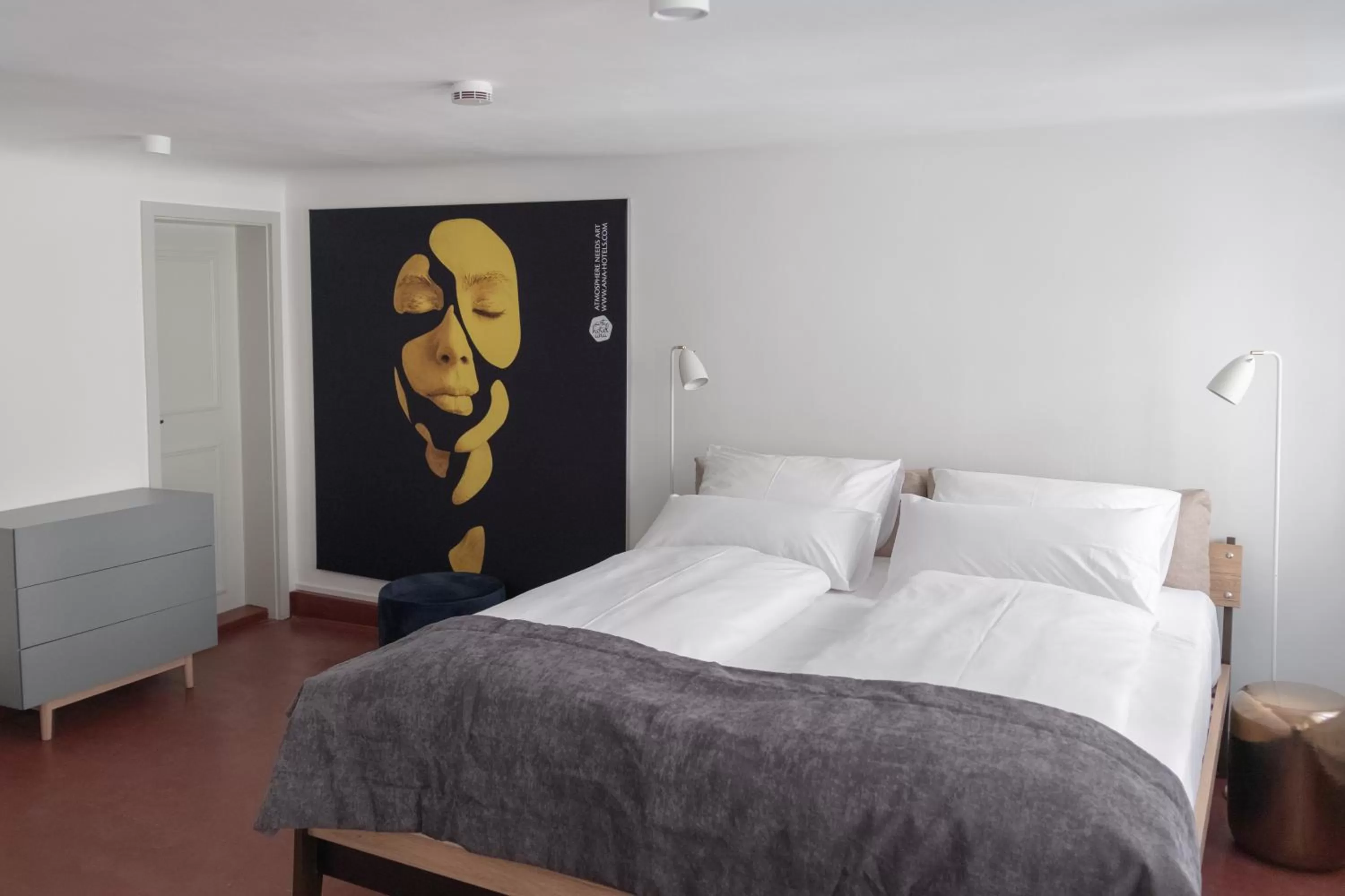 Bed in ANA Living Augsburg City Center by Arthotel ANA - Self-Service-Hotel
