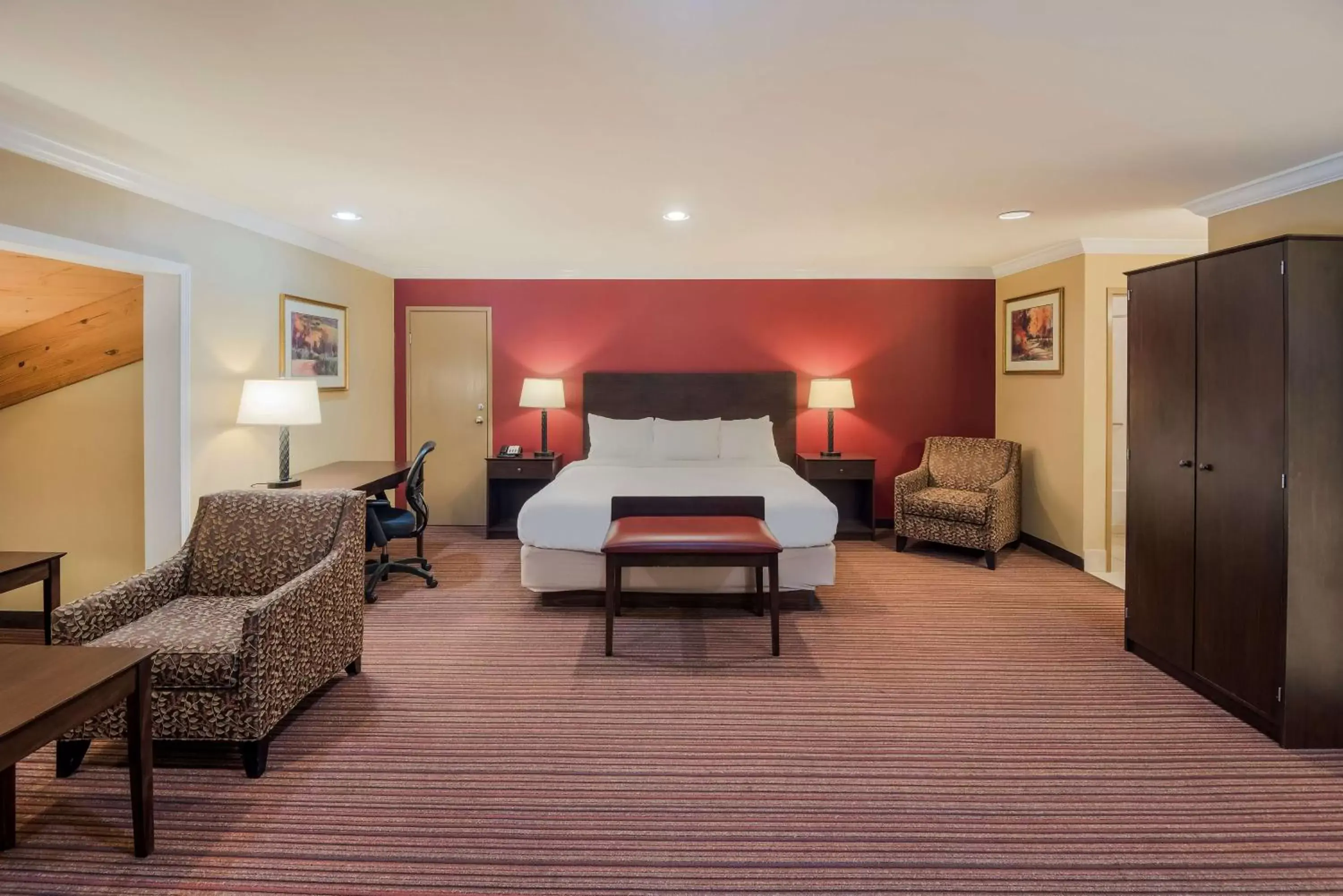 Photo of the whole room, Bed in Best Western Sycamore Inn