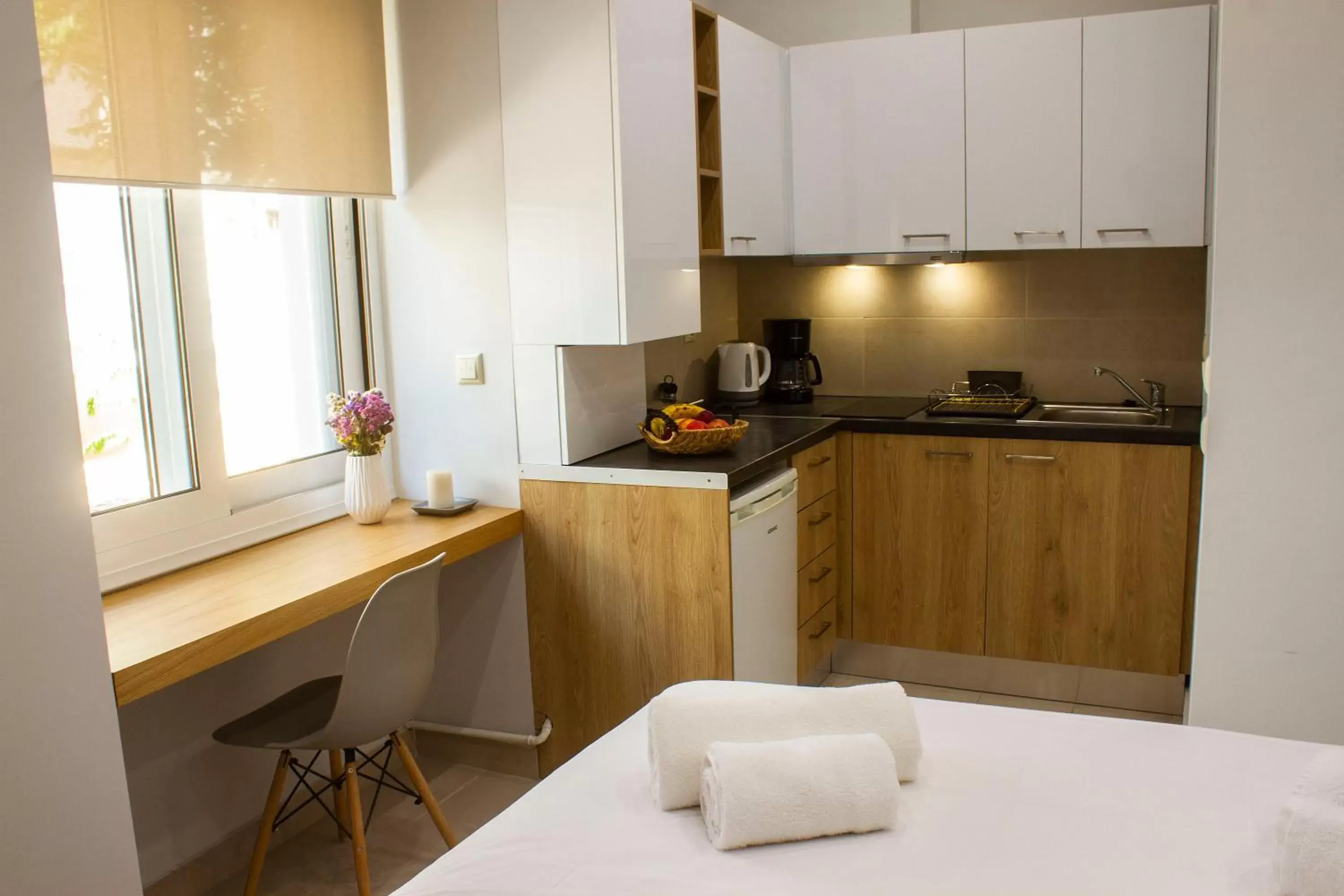 Kitchen or kitchenette, Kitchen/Kitchenette in 12 Keys Athens Apartments
