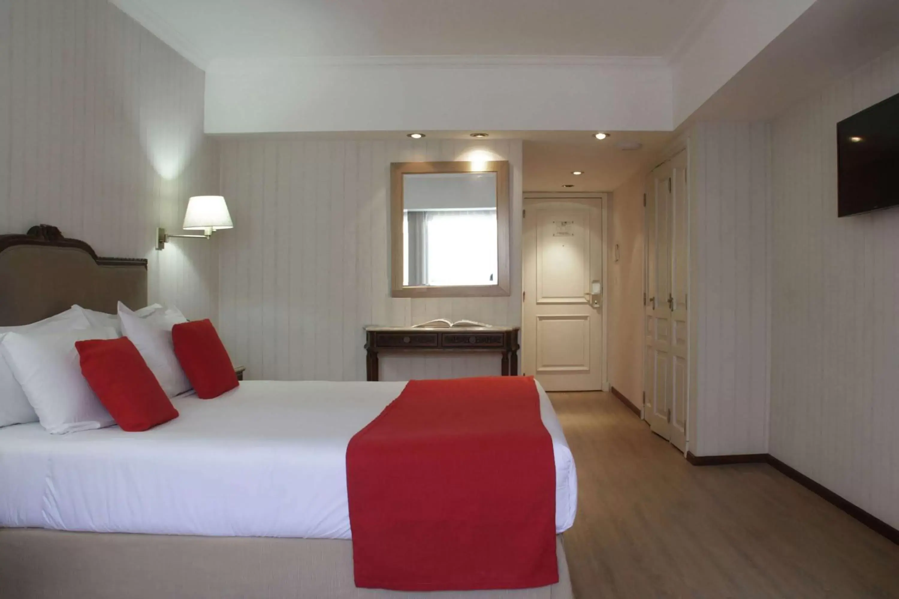 Photo of the whole room, Bed in Ramada by Wyndham Buenos Aires Centro