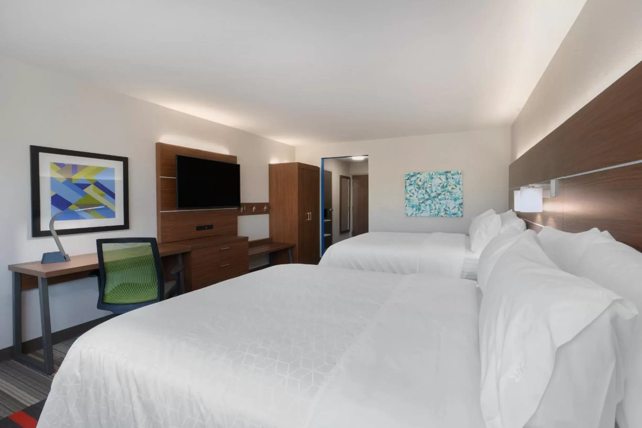 Bed in Holiday Inn Express & Suites Lake Havasu - London Bridge, an IHG Hotel