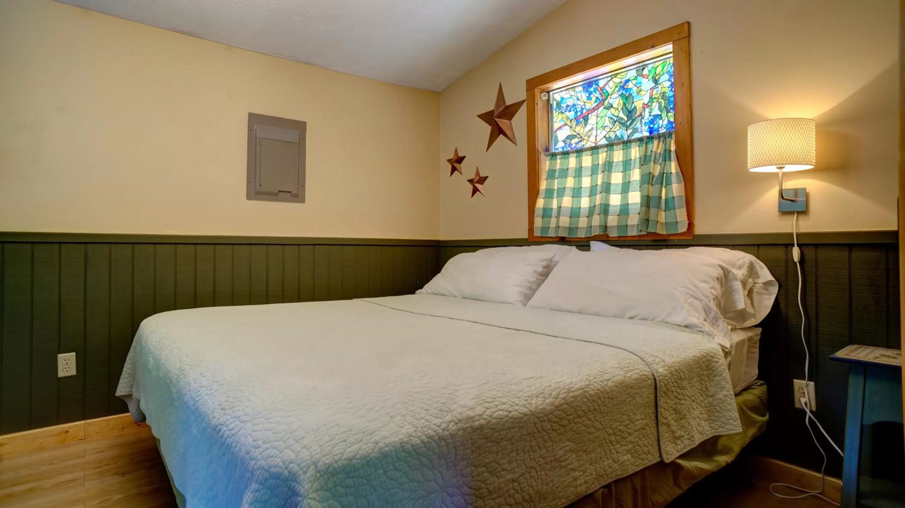 Bed in Paradise Hills, Winery Resort & Spa