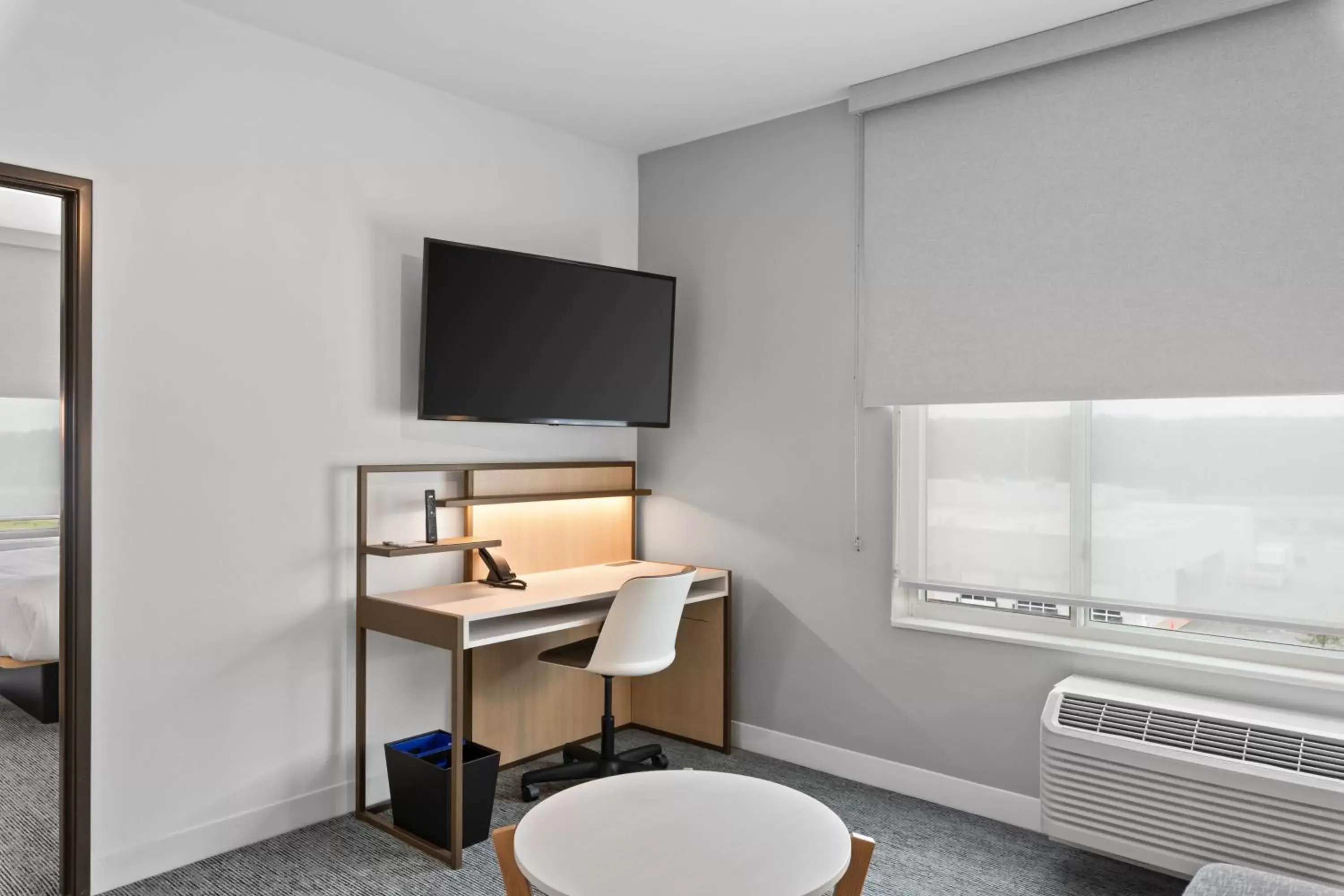 Bedroom, TV/Entertainment Center in TownePlace Suites by Marriott White Hall