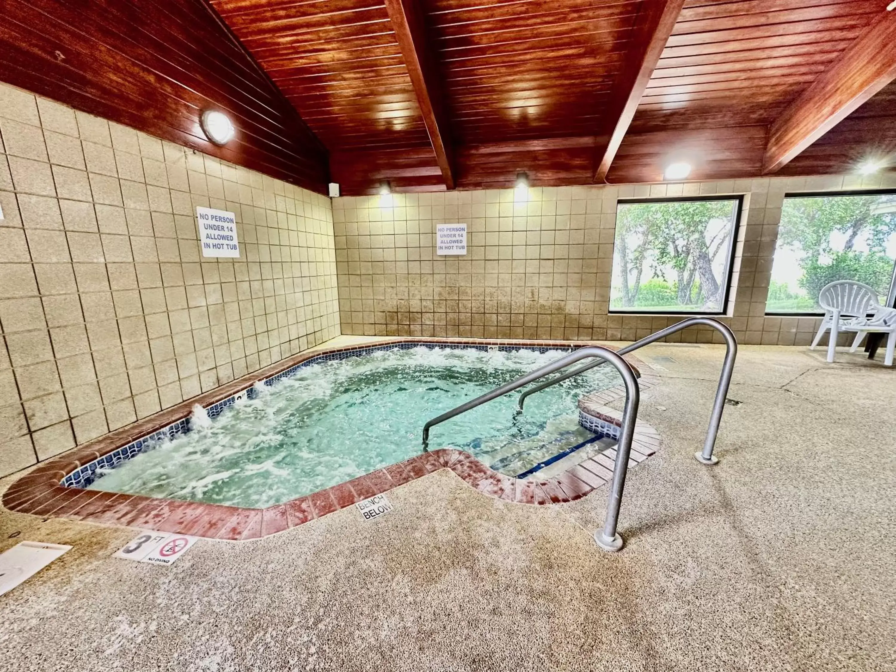 Hot Tub, Swimming Pool in AmericInn by Wyndham Shakopee Near Canterbury Park