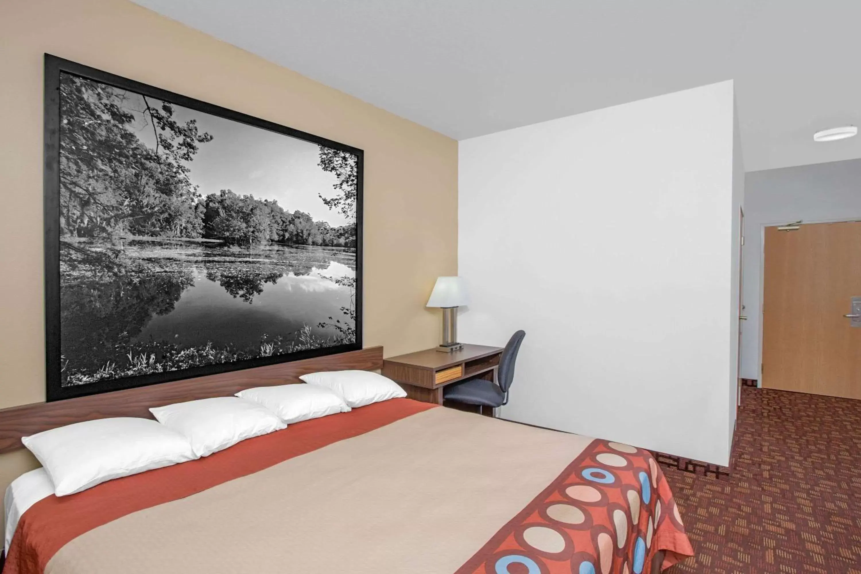 Photo of the whole room, Bed in Super 8 by Wyndham Three Rivers