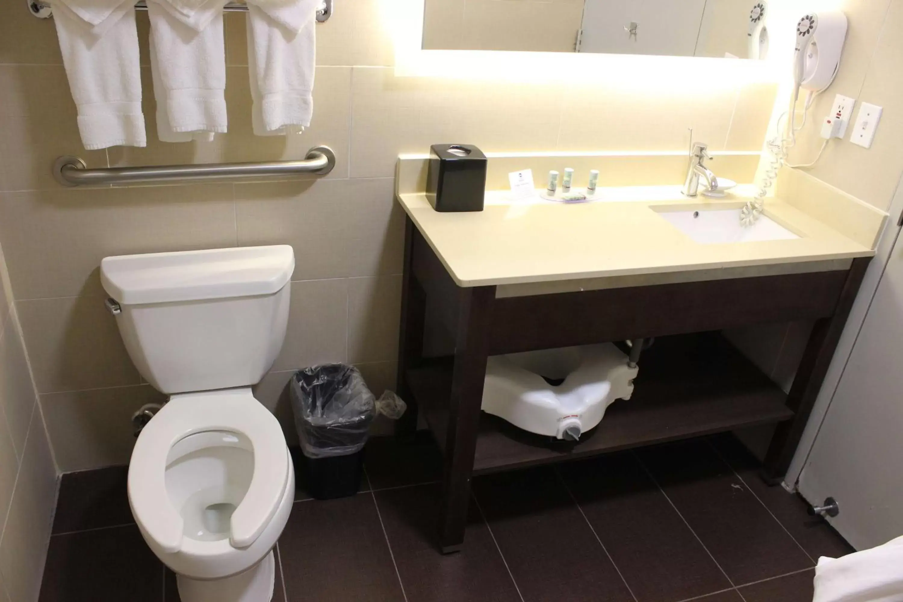 Photo of the whole room, Bathroom in Best Western Inn at Ramsey
