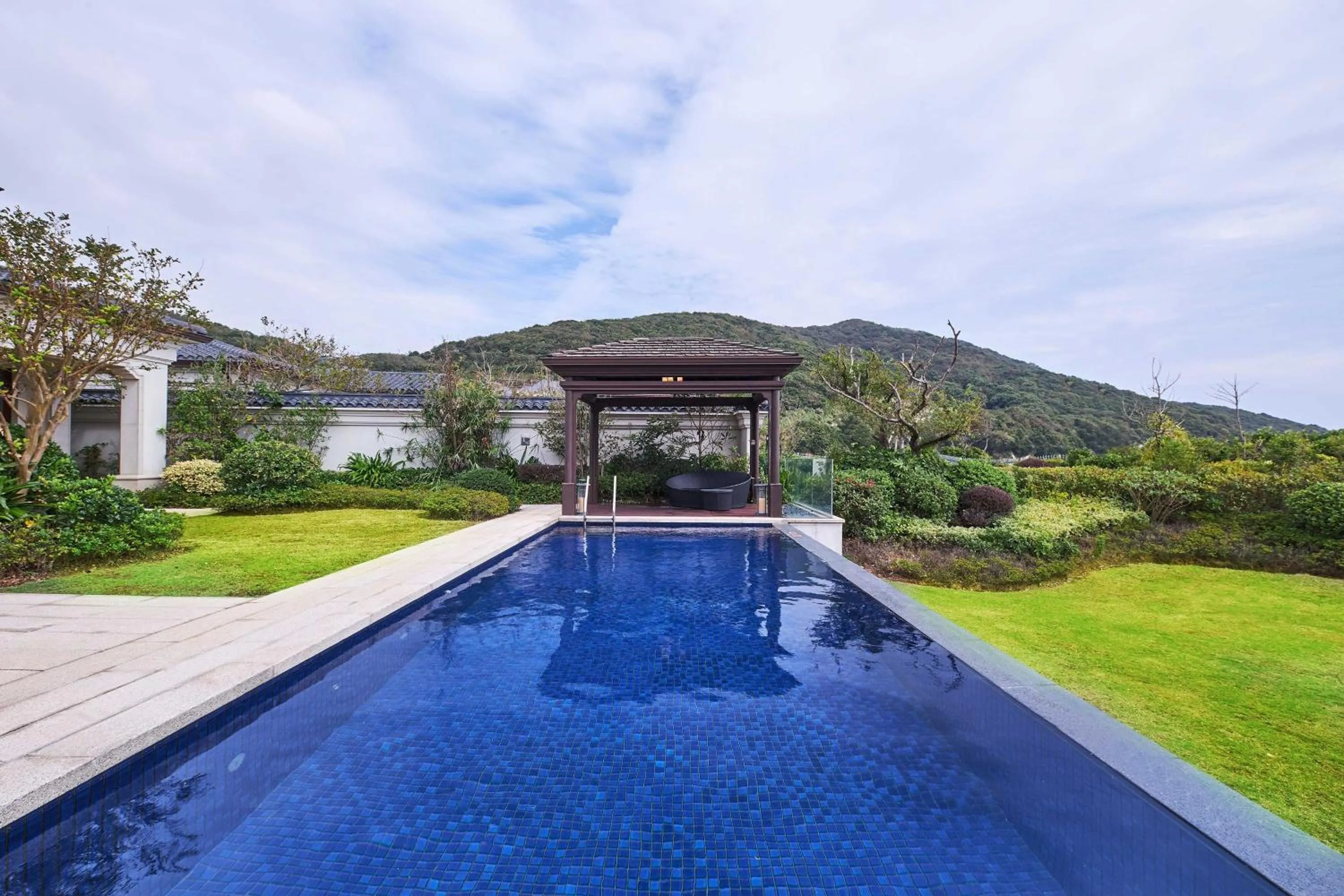 Swimming pool in The Westin Zhujiajian Resort, Zhoushan