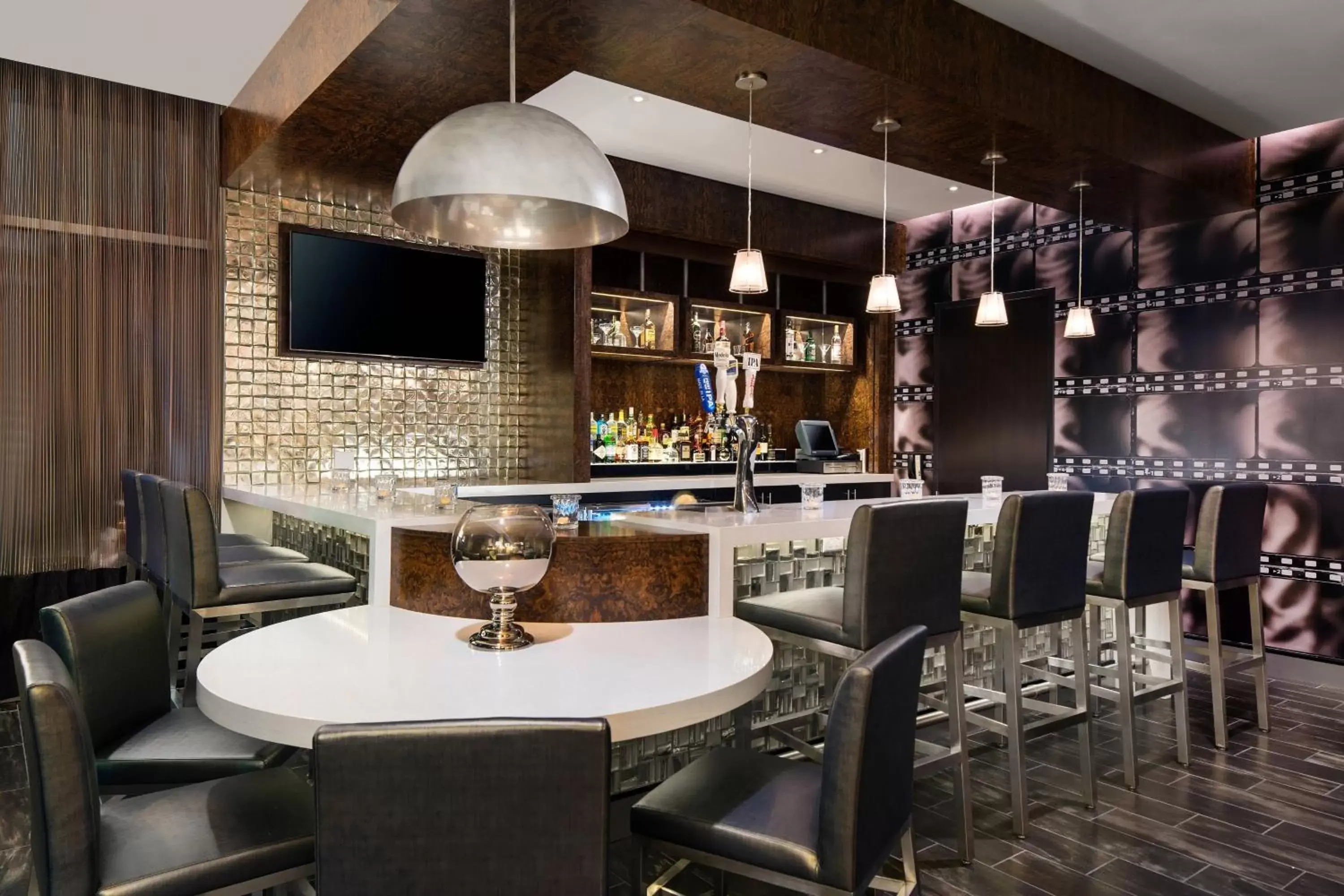 Lobby or reception, Lounge/Bar in SpringHill Suites by Marriott Los Angeles Burbank/Downtown