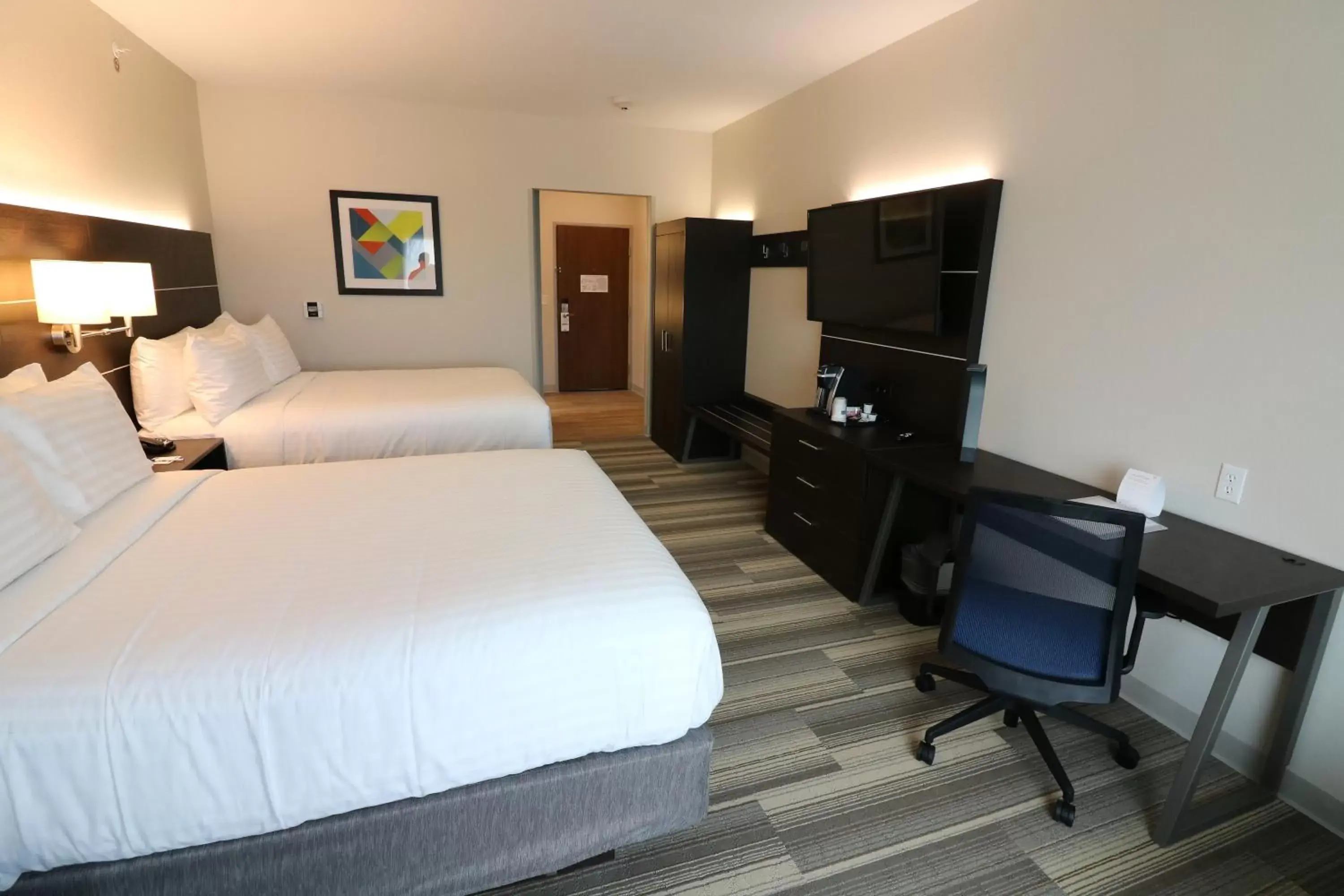 TV/Entertainment Center in Holiday Inn Express & Suites - Coffeyville, an IHG Hotel