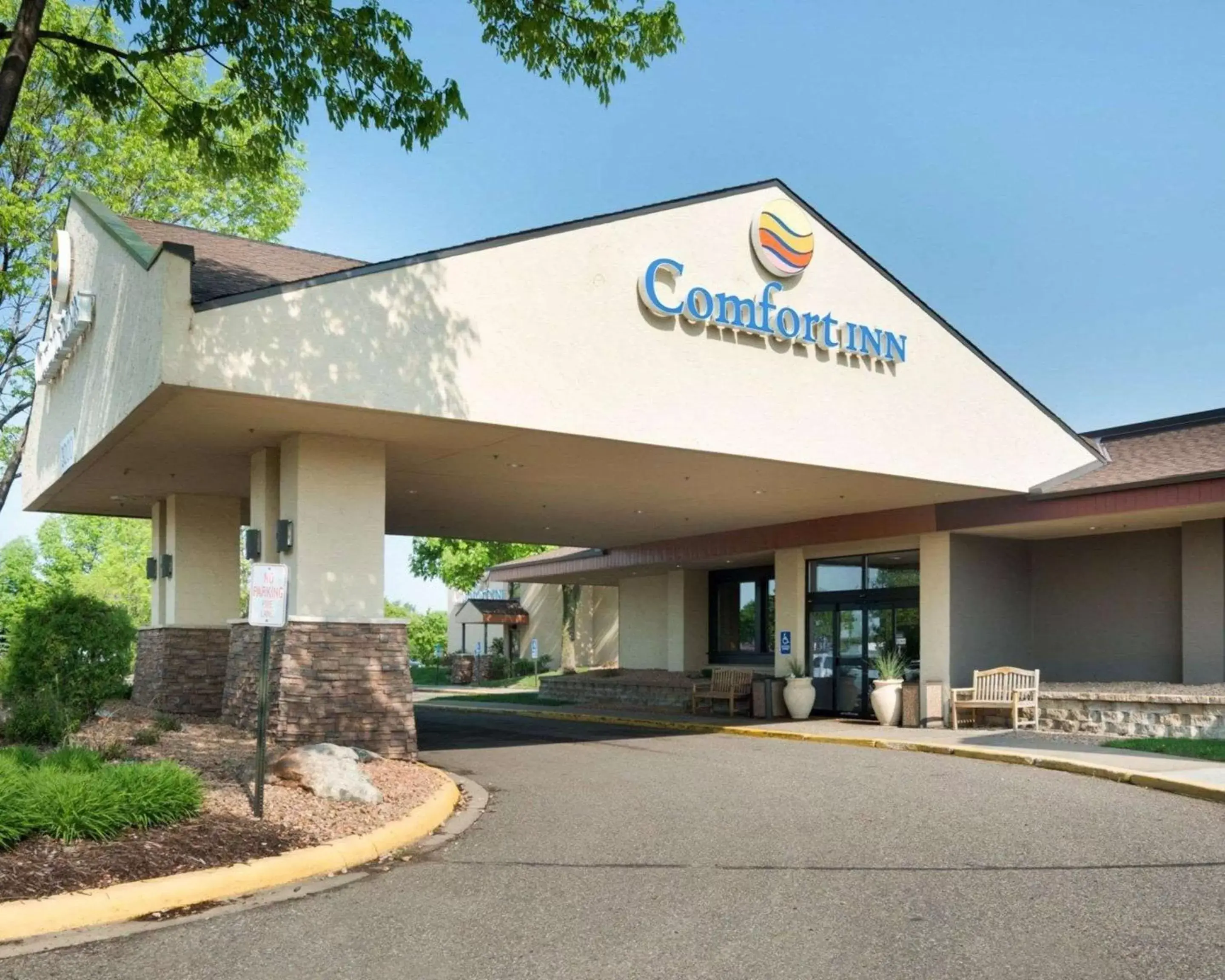 Property Building in Comfort Inn Plymouth-Minneapolis