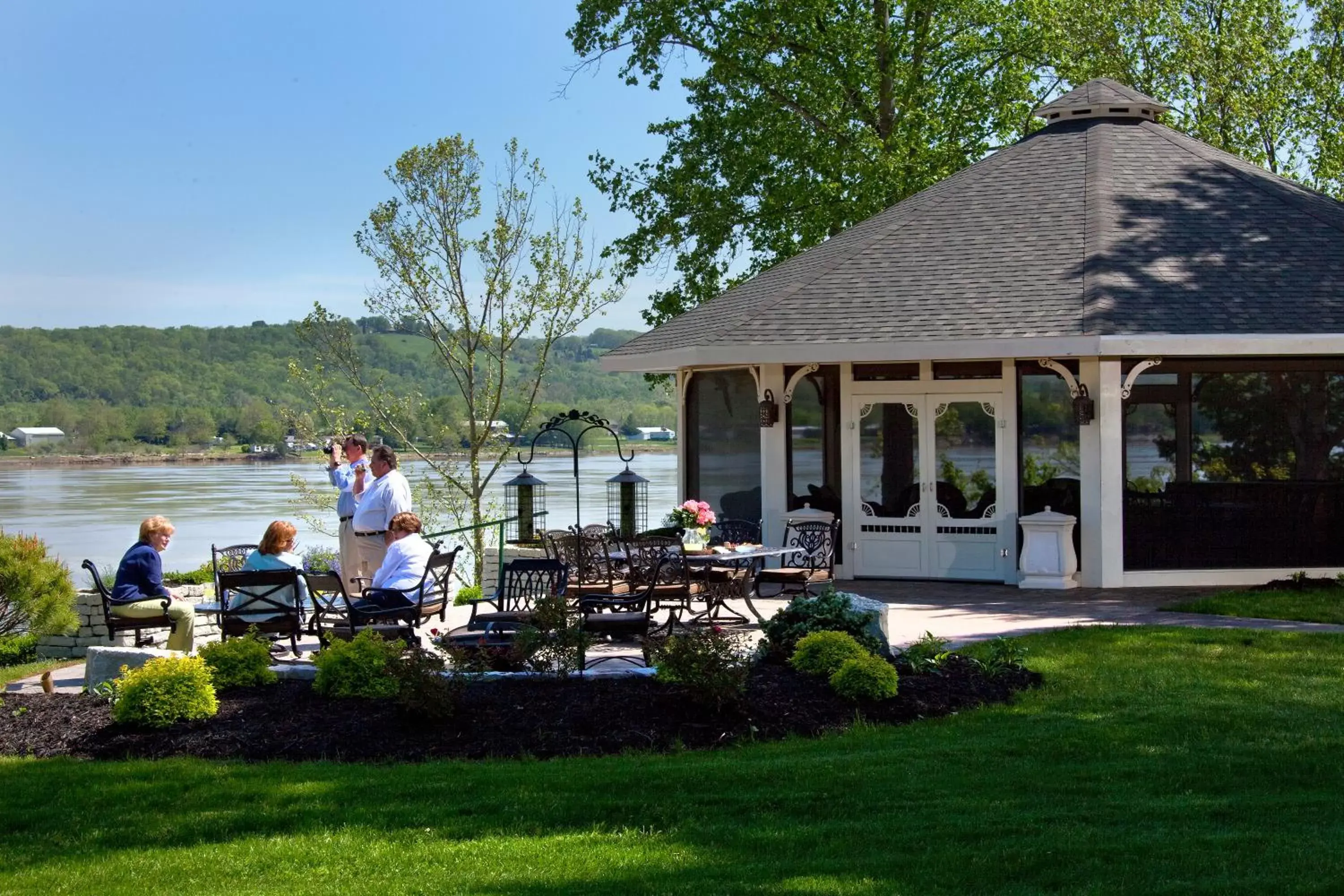 Patio in Riverside Inn Bed and Breakfast