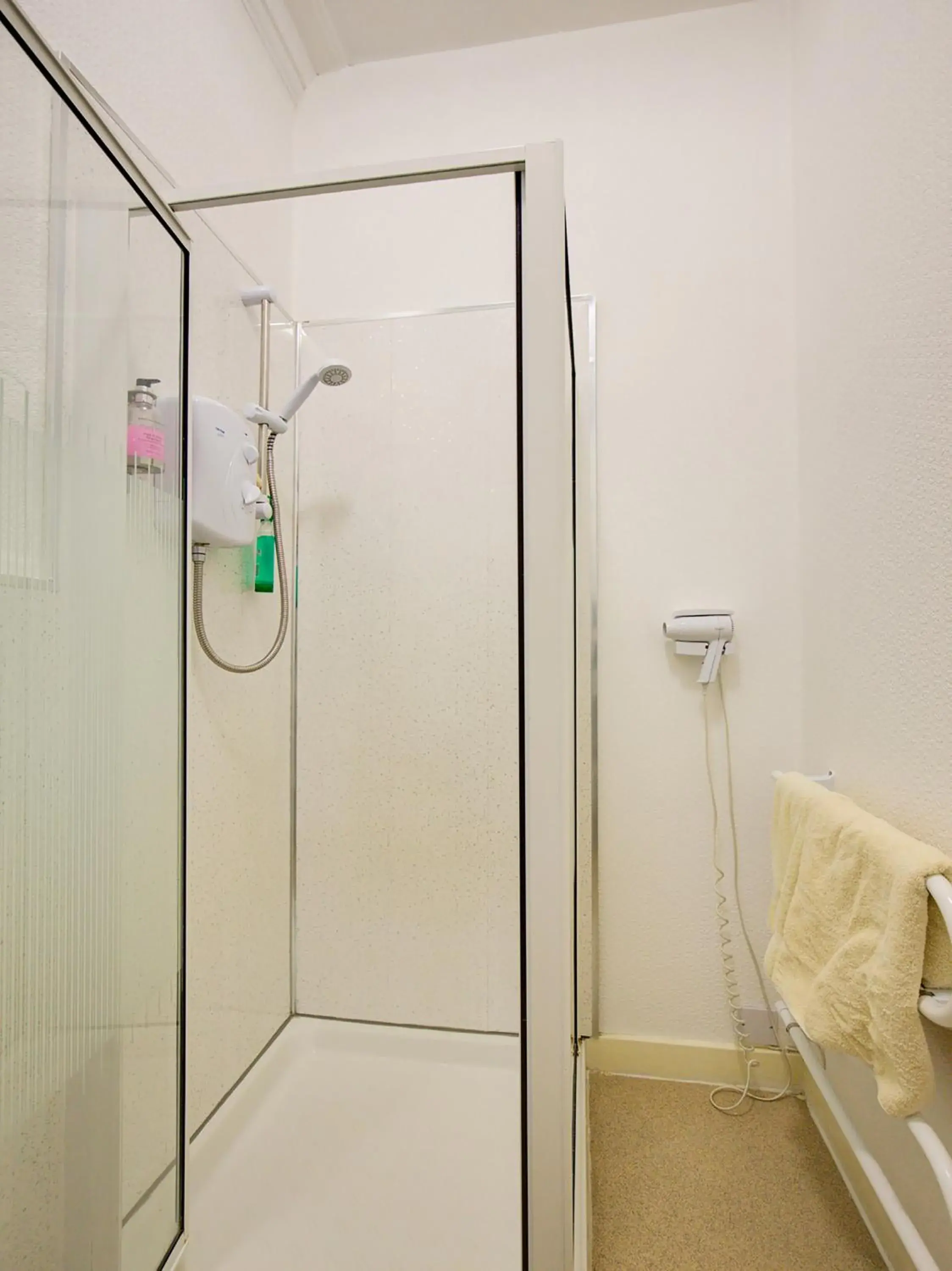 Shower, Bathroom in OYO Eastbank Hotel, Speyside Scotland