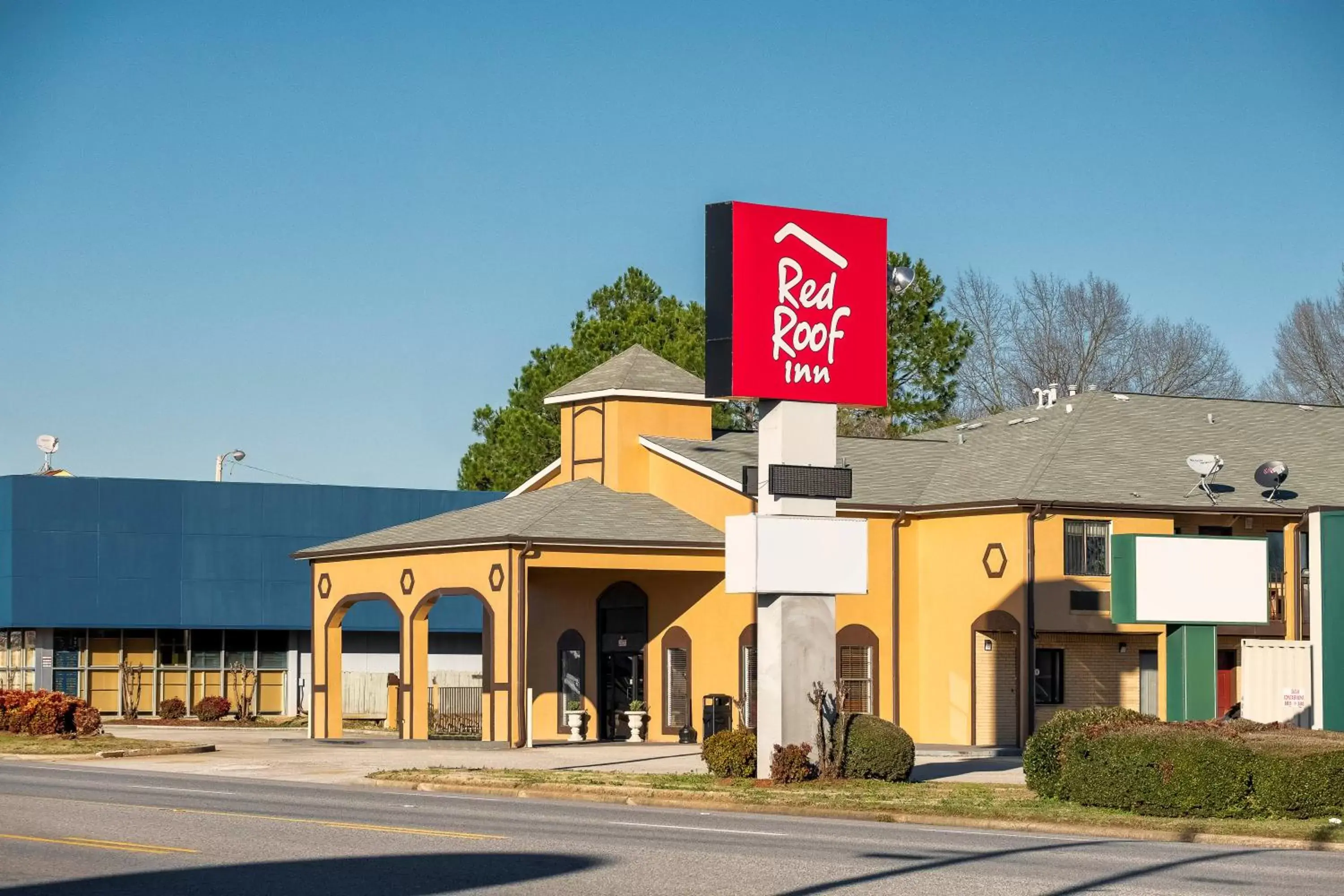 Property Building in Red Roof Inn Muscle Shoals
