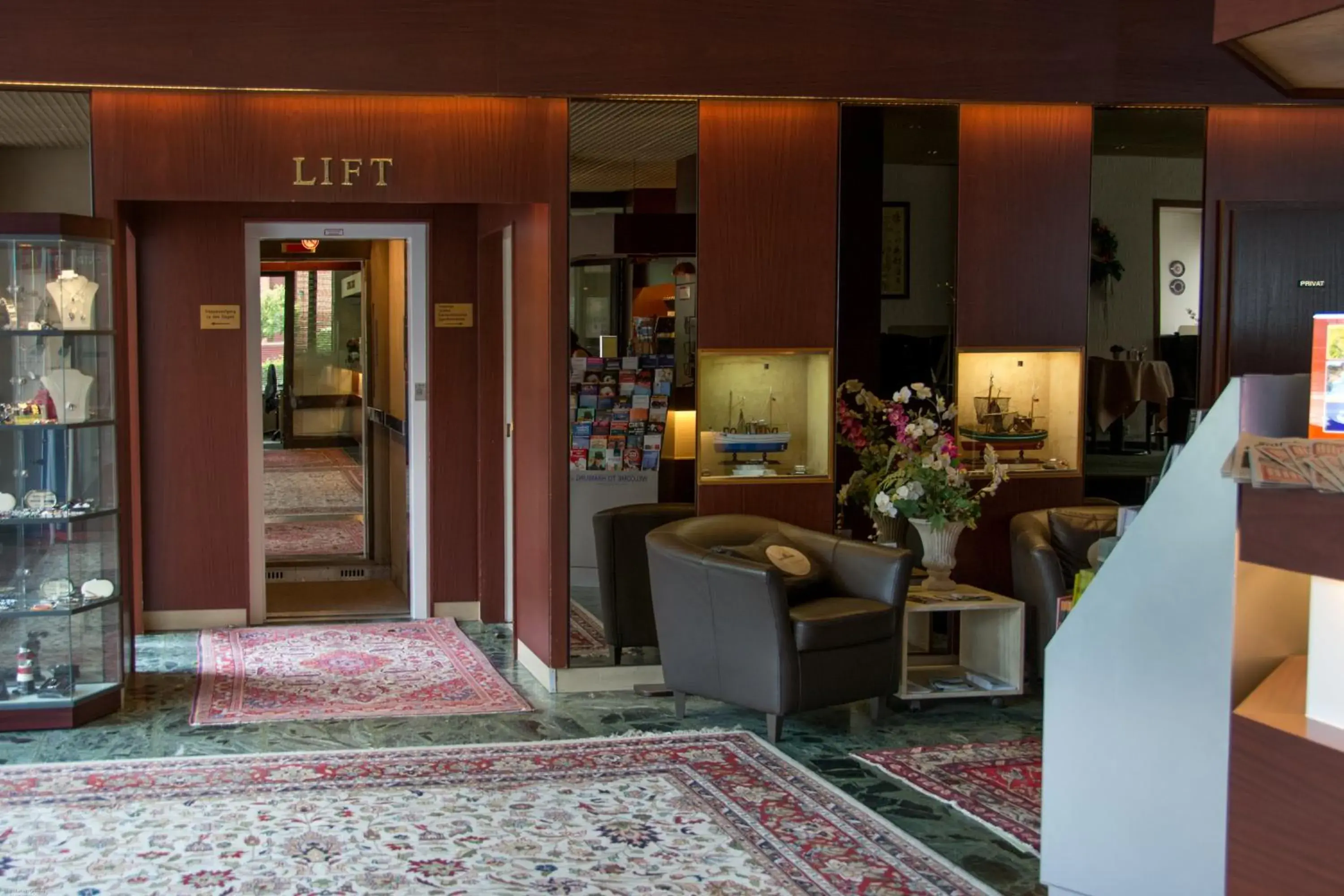 Lobby or reception, Lounge/Bar in Hotel Helgoland