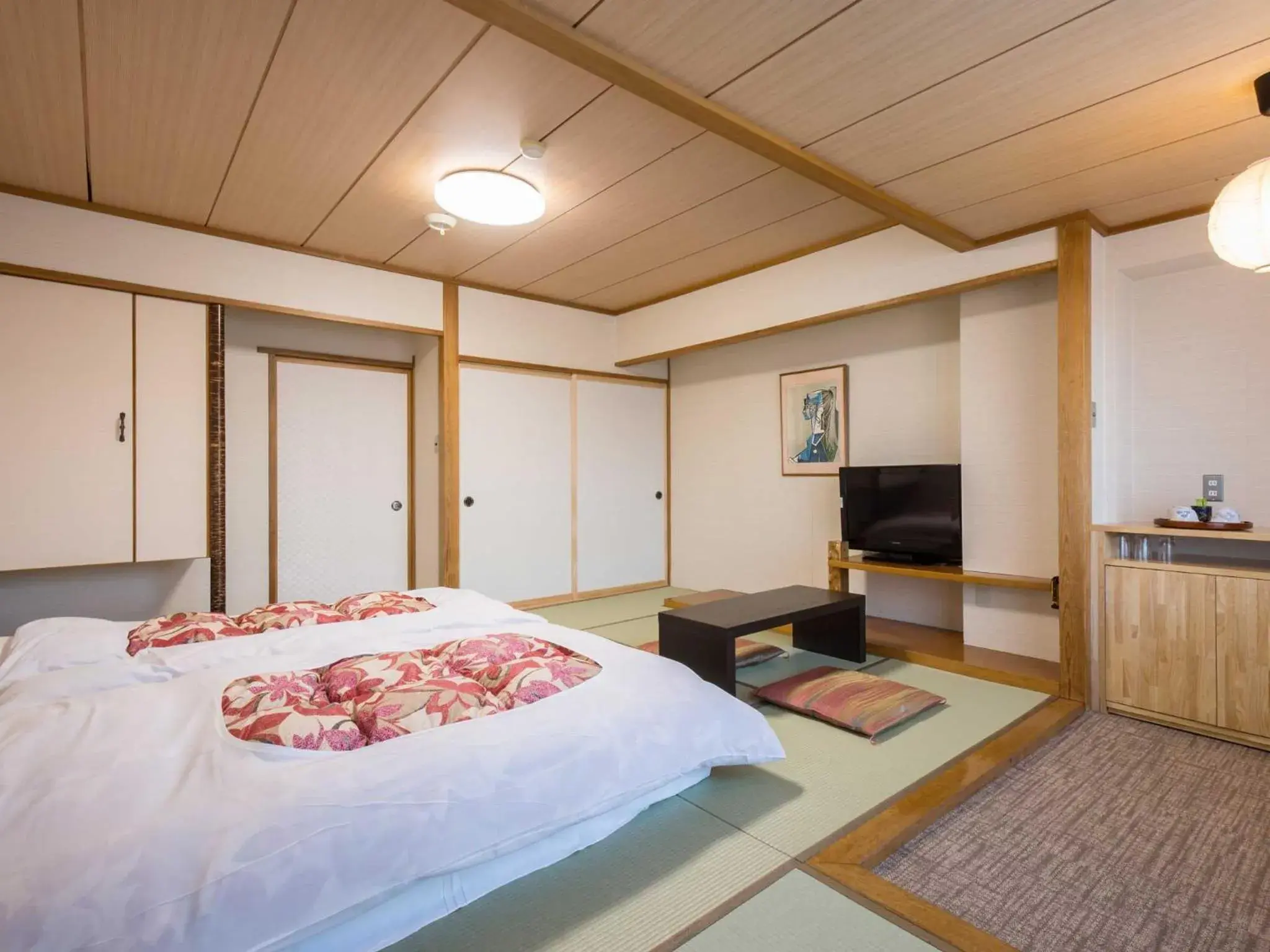 View (from property/room), Bed in Hotel Goryukan