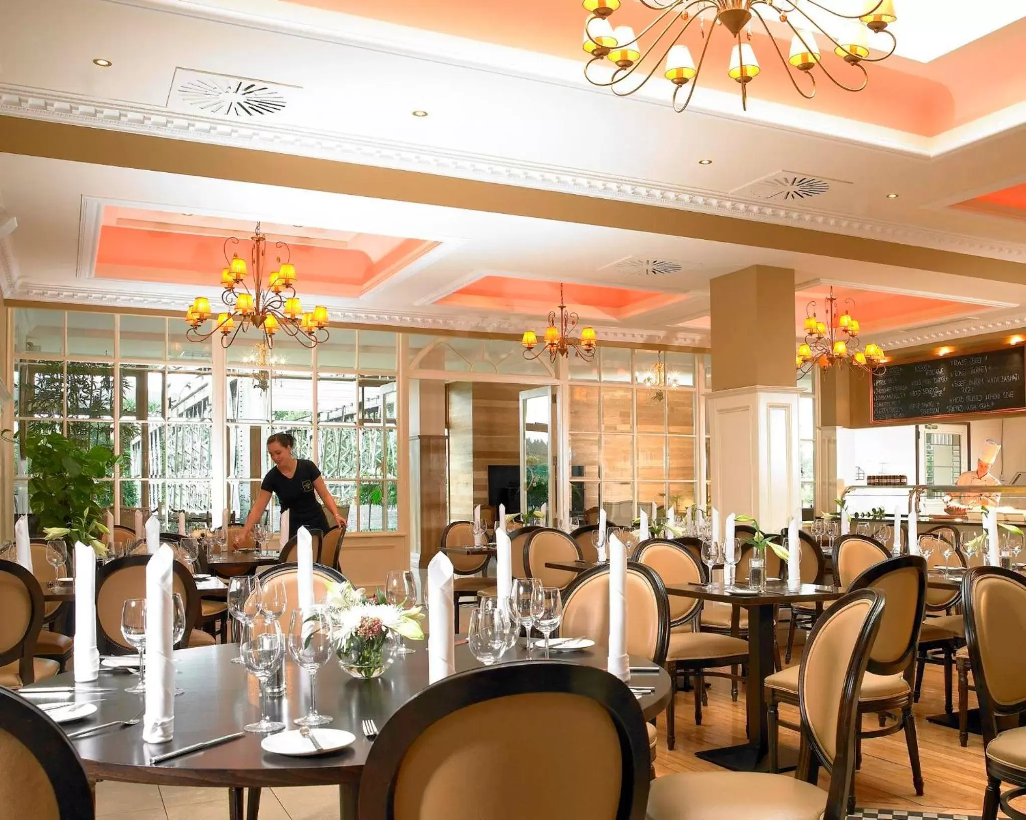 Restaurant/Places to Eat in West Cork Hotel