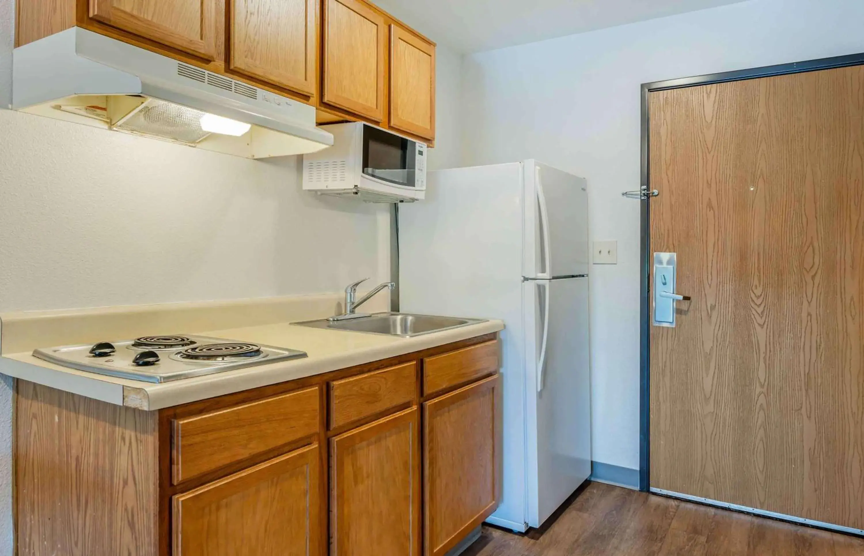 Bedroom, Kitchen/Kitchenette in Extended Stay America Select Suites - Indianapolis - Lawrence