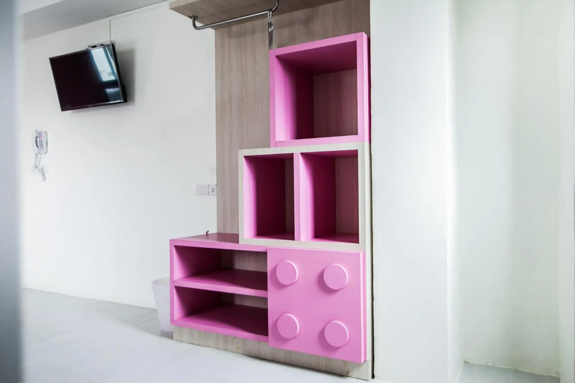 TV and multimedia in The Seven Luck