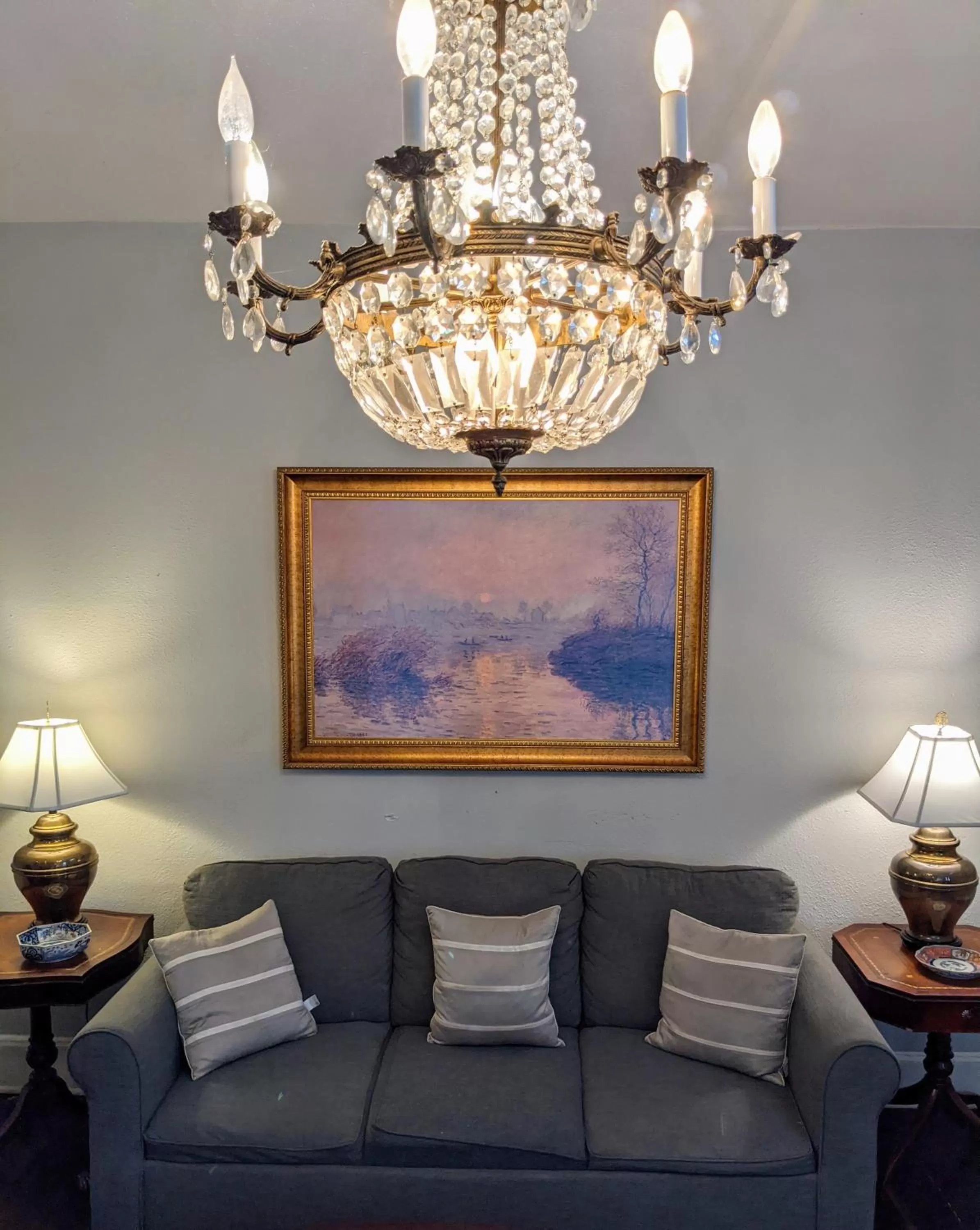 Communal lounge/ TV room in Balcony Guest House