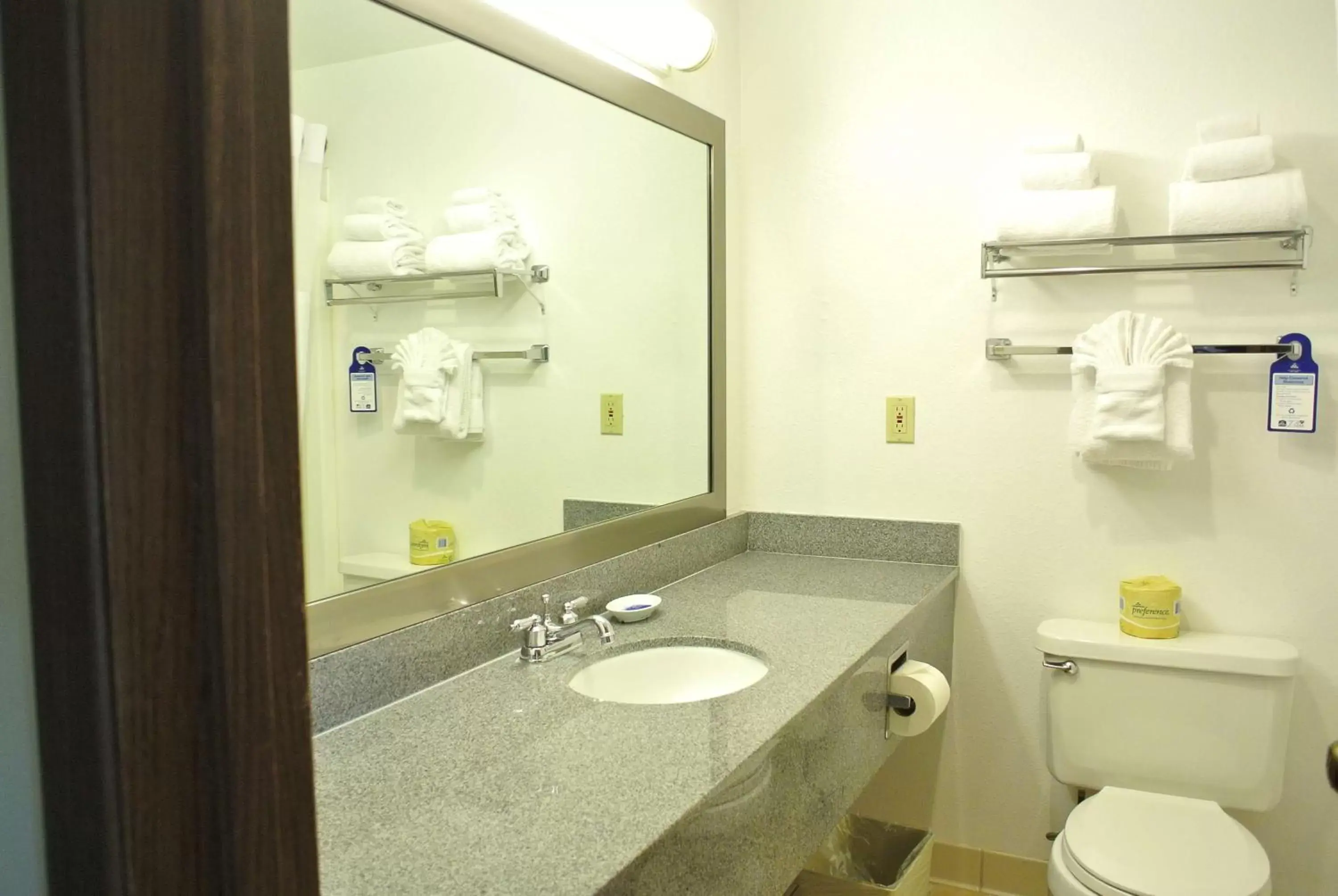 Toilet, Bathroom in Best Western Seattle Airport Hotel