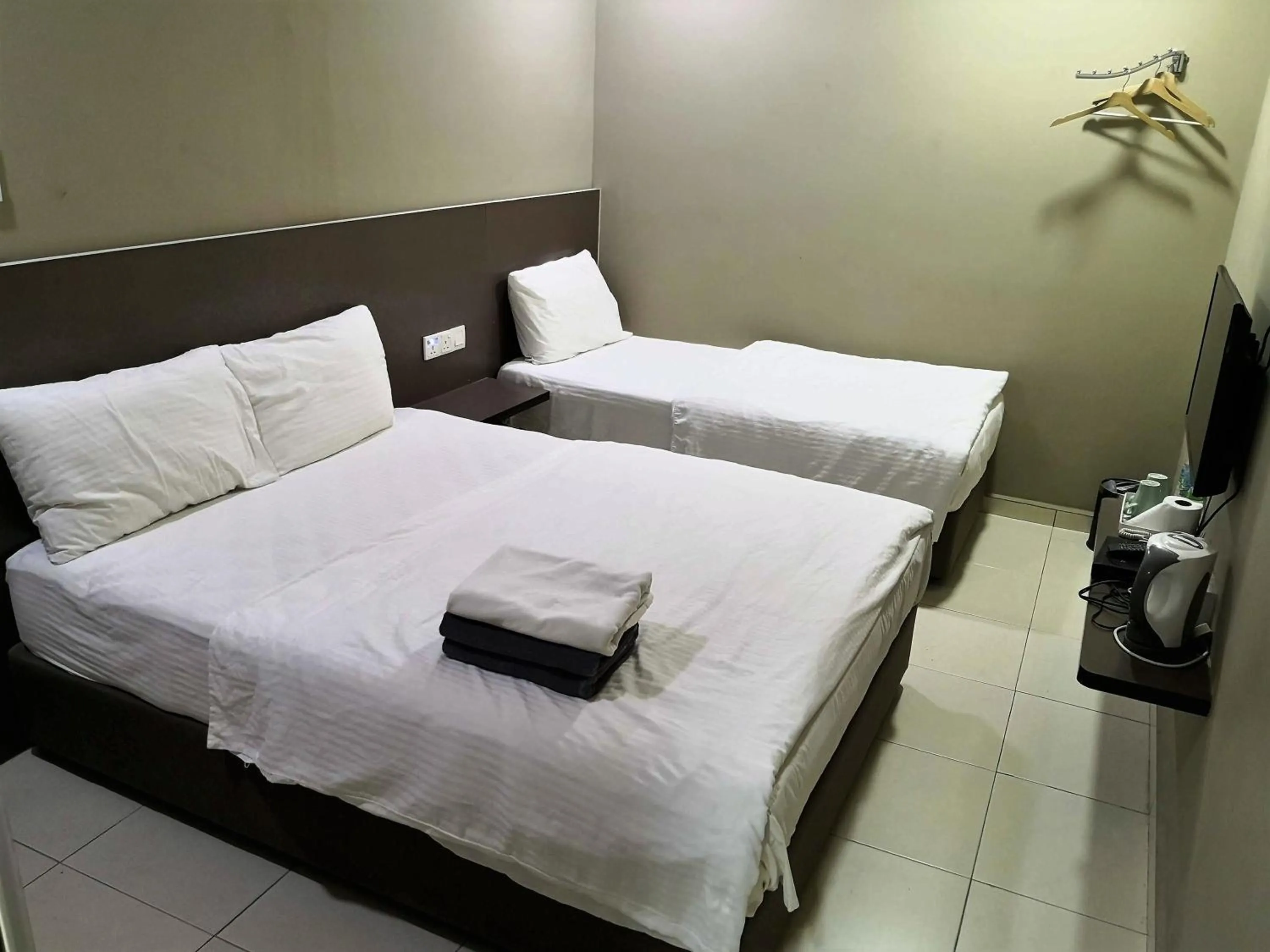 Bedroom, Bed in Tropika Garden Hotel Kulai
