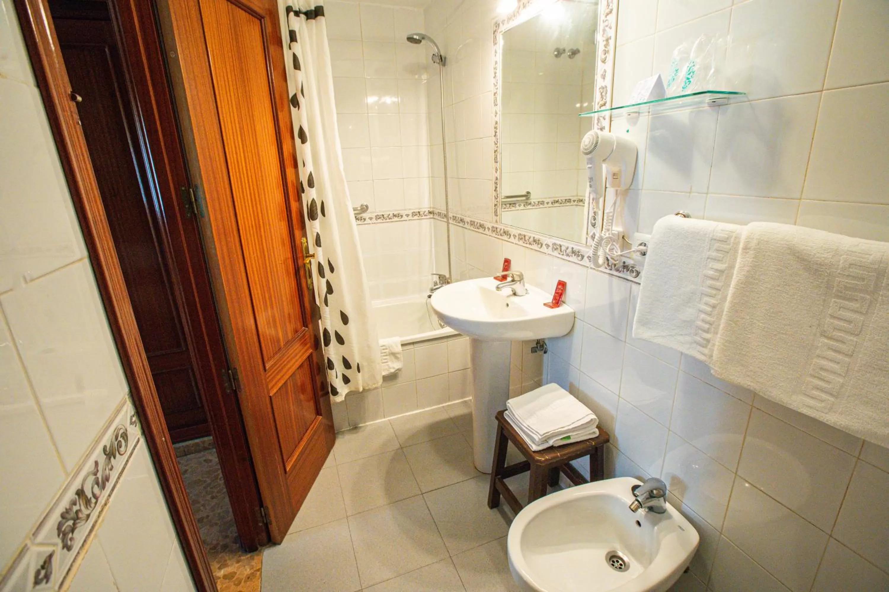 Bath in Hotel Arunda II