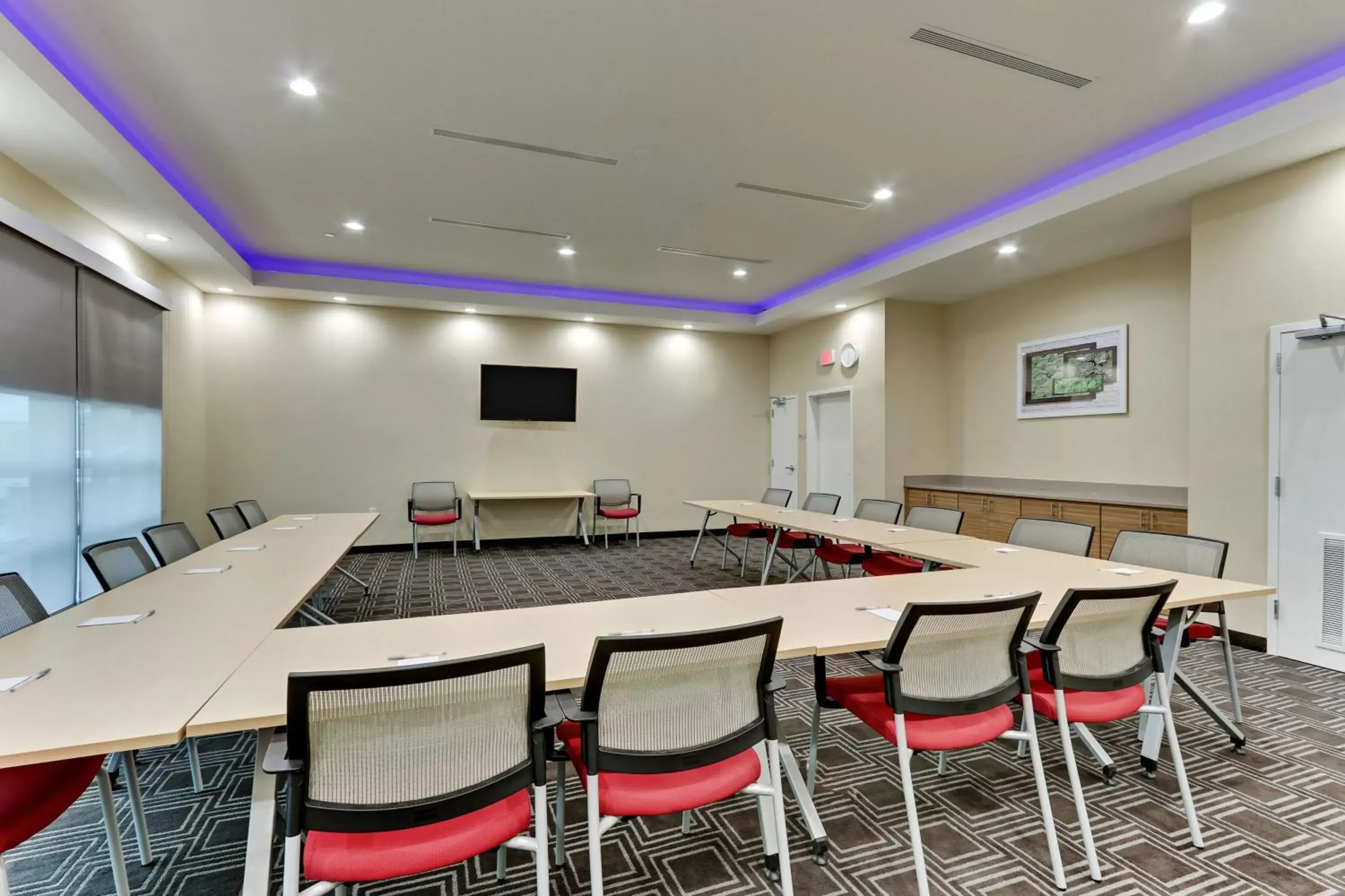 Meeting/conference room in TownePlace Suites by Marriott Houston Northwest Beltway 8