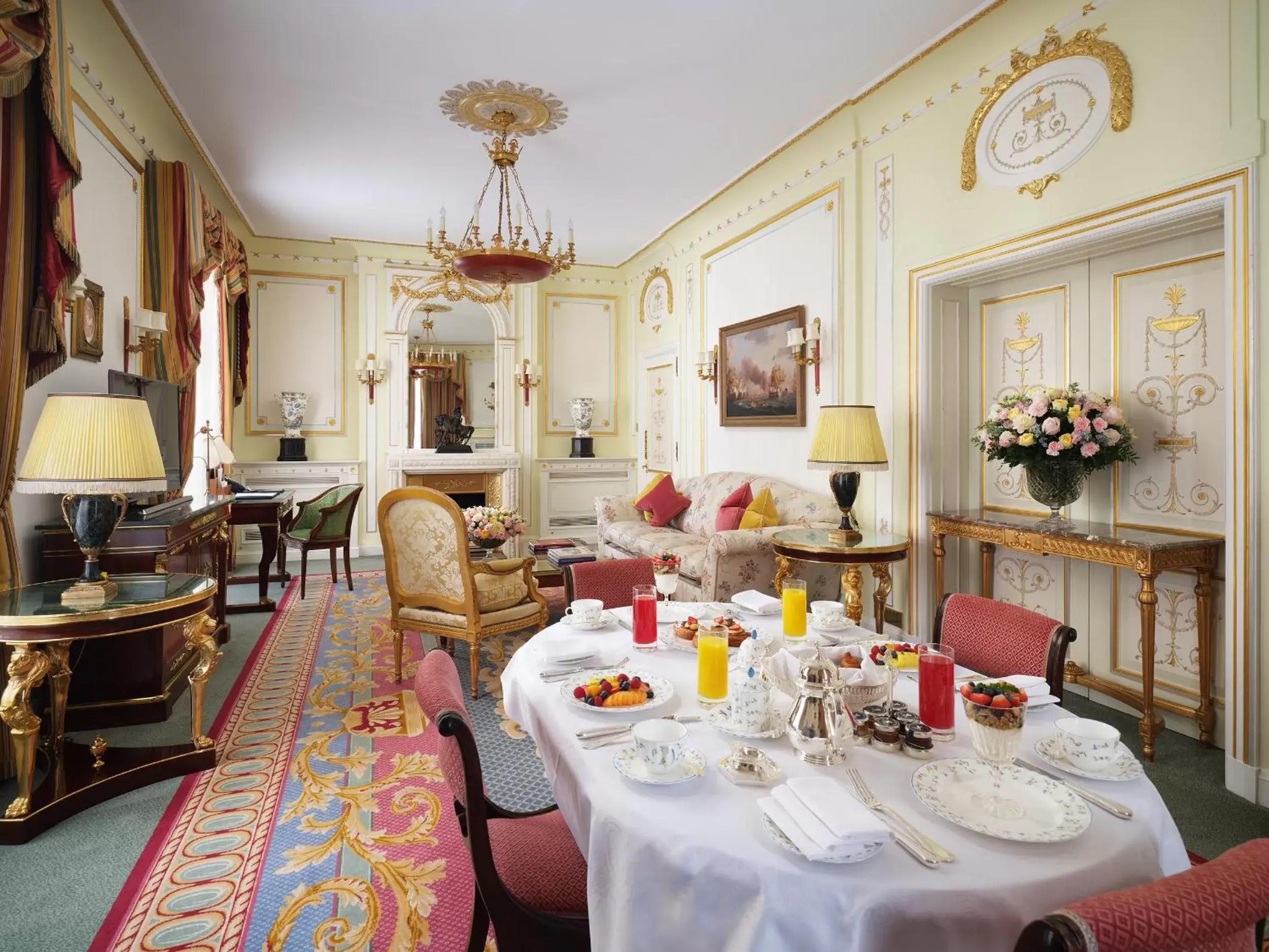 Living room, Restaurant/Places to Eat in The Ritz London