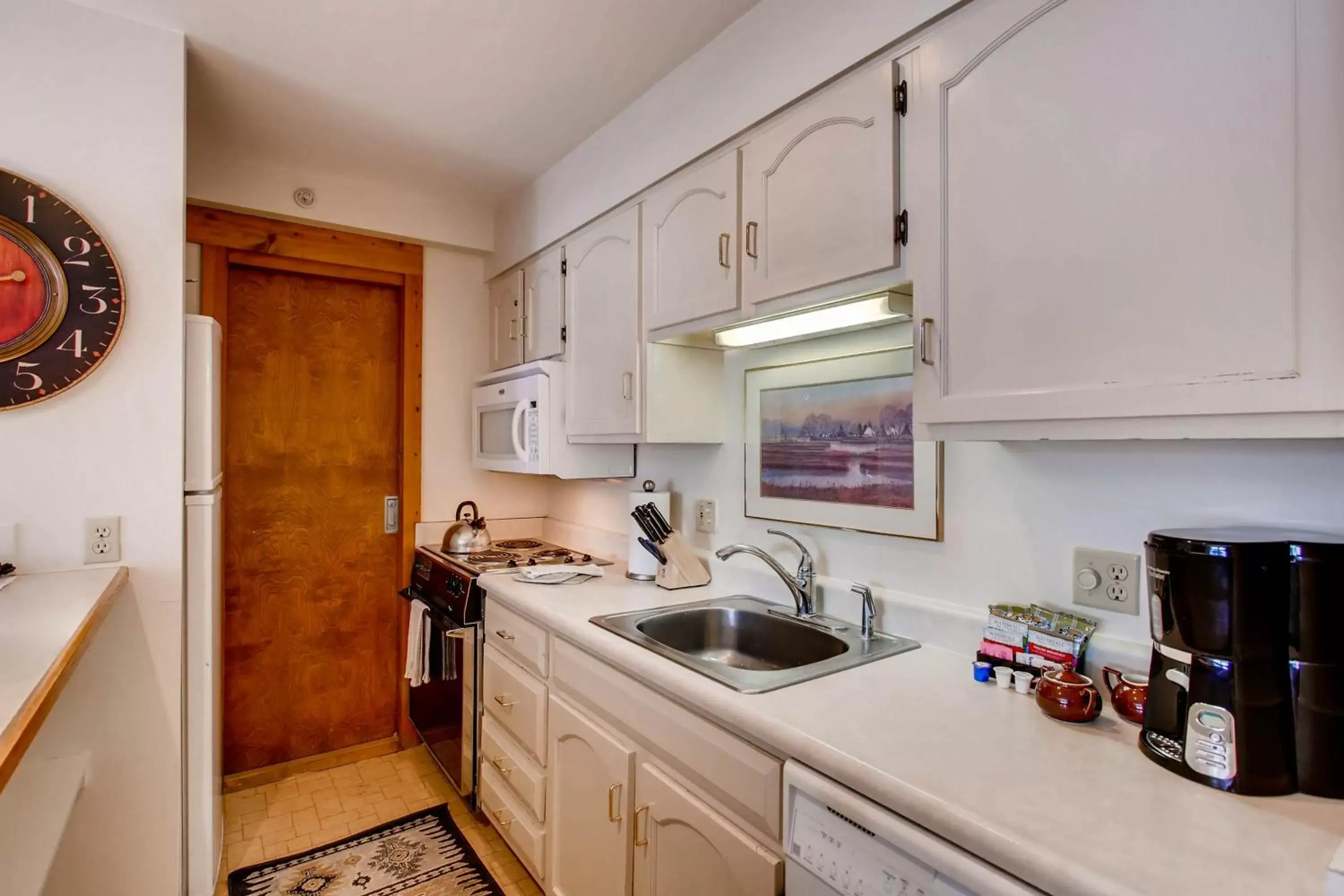 Kitchen or kitchenette in Lion Square Lodge