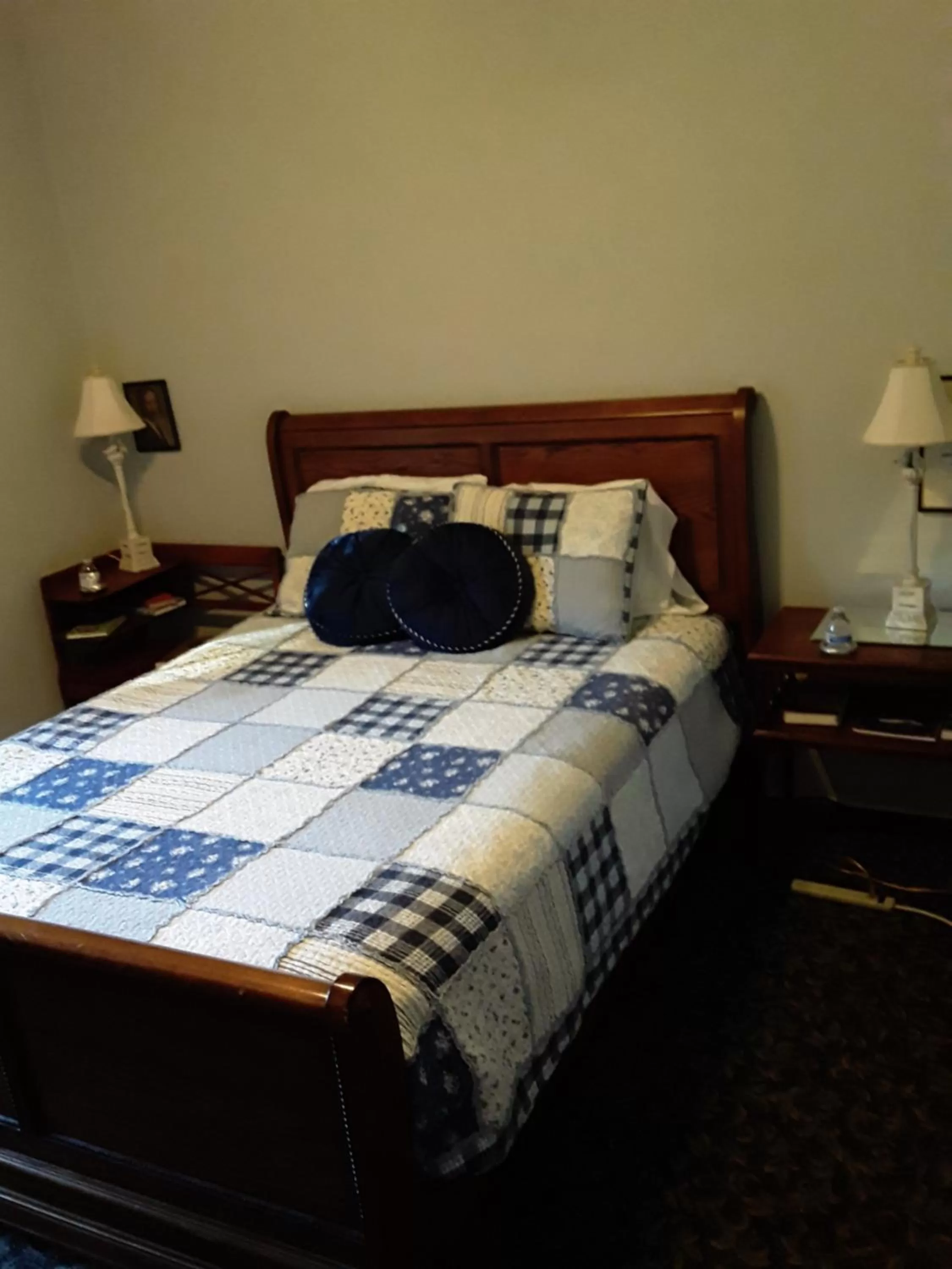 Bed in Hall Place B&B