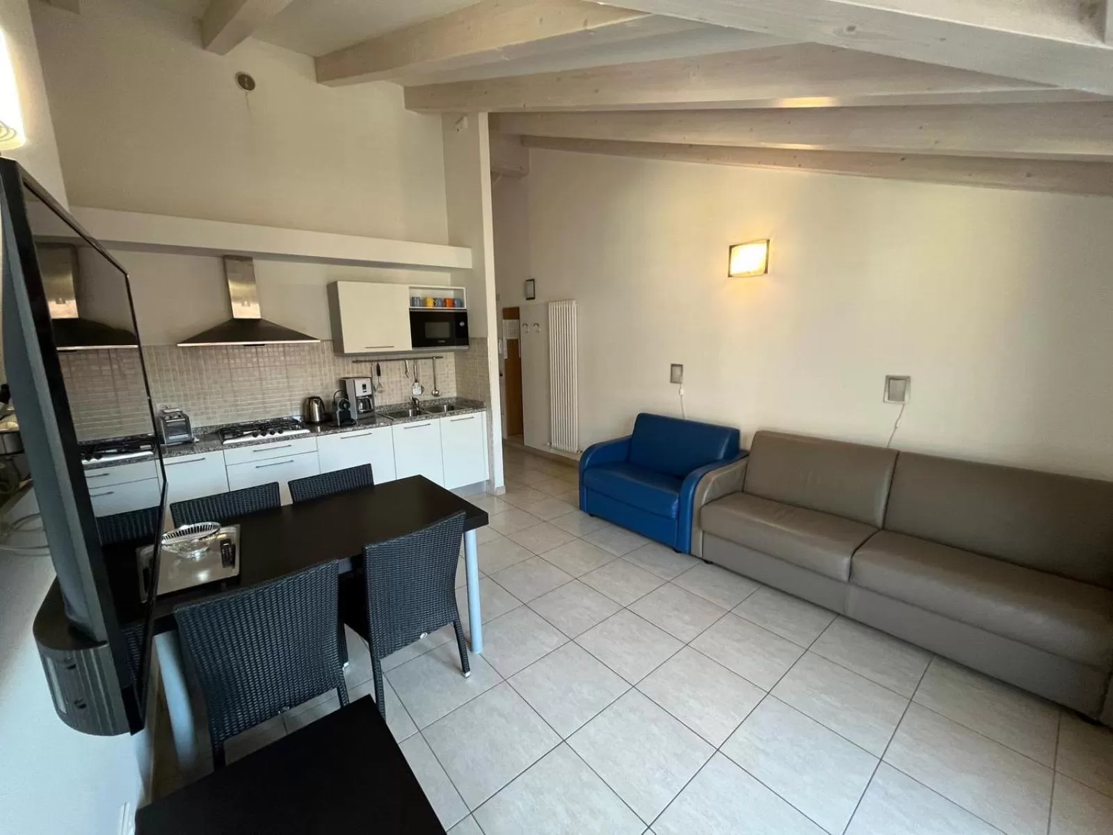 Kitchen or kitchenette in 4 Limoni Apartment Resort