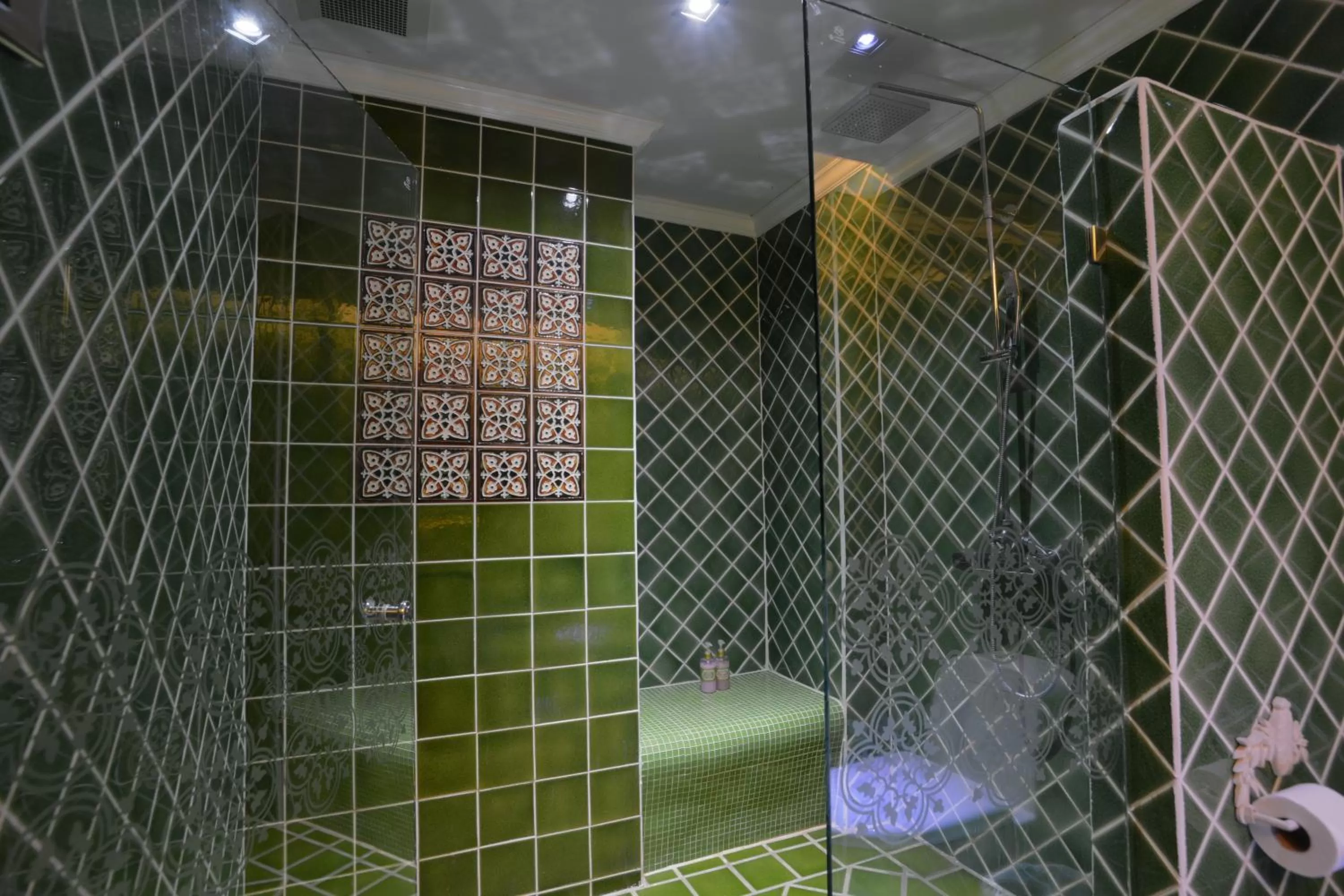 Bathroom in At Pingnakorn Huaykaew