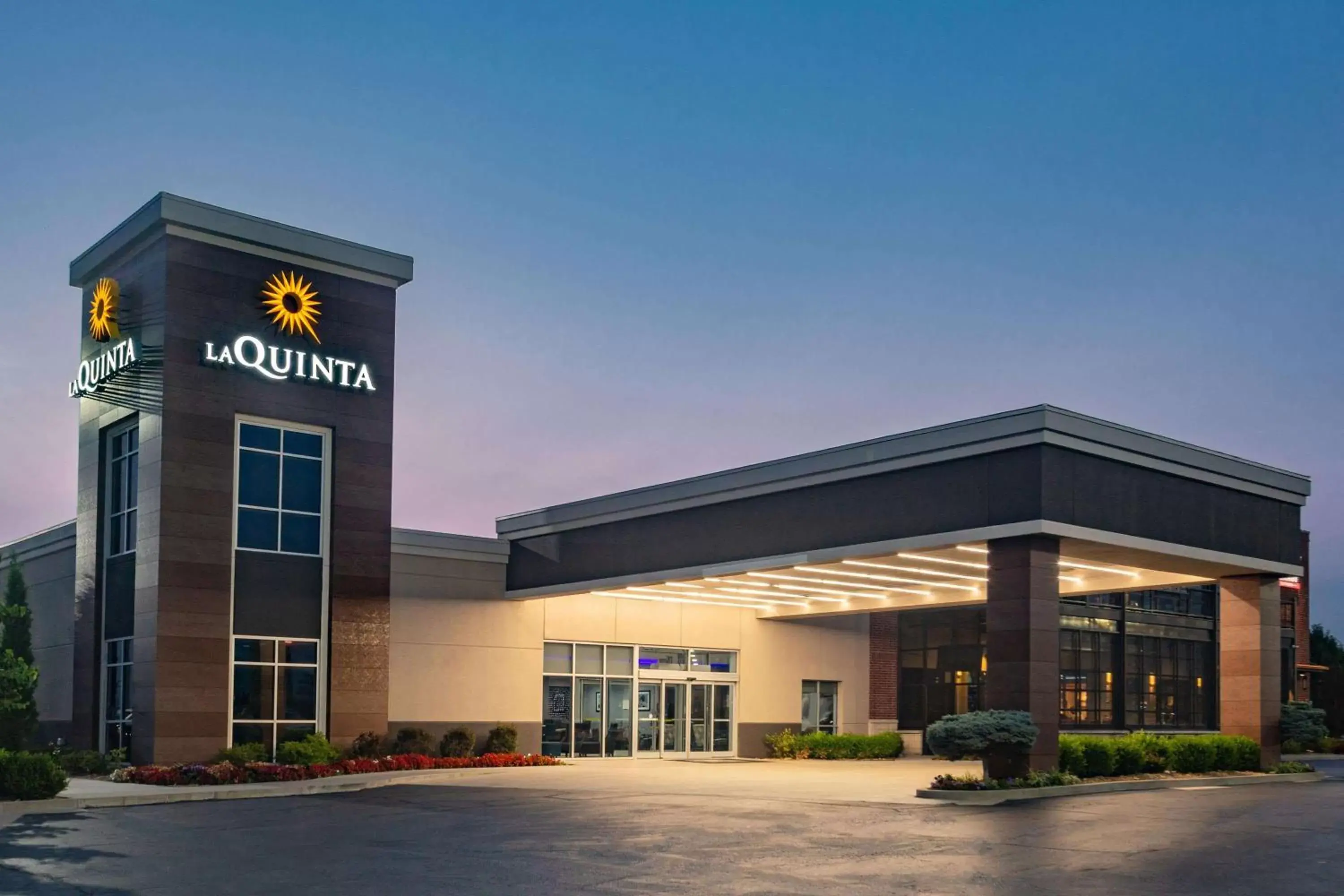 Property building in La Quinta by Wyndham Joplin Property building in La Quinta by Wyndham Joplin