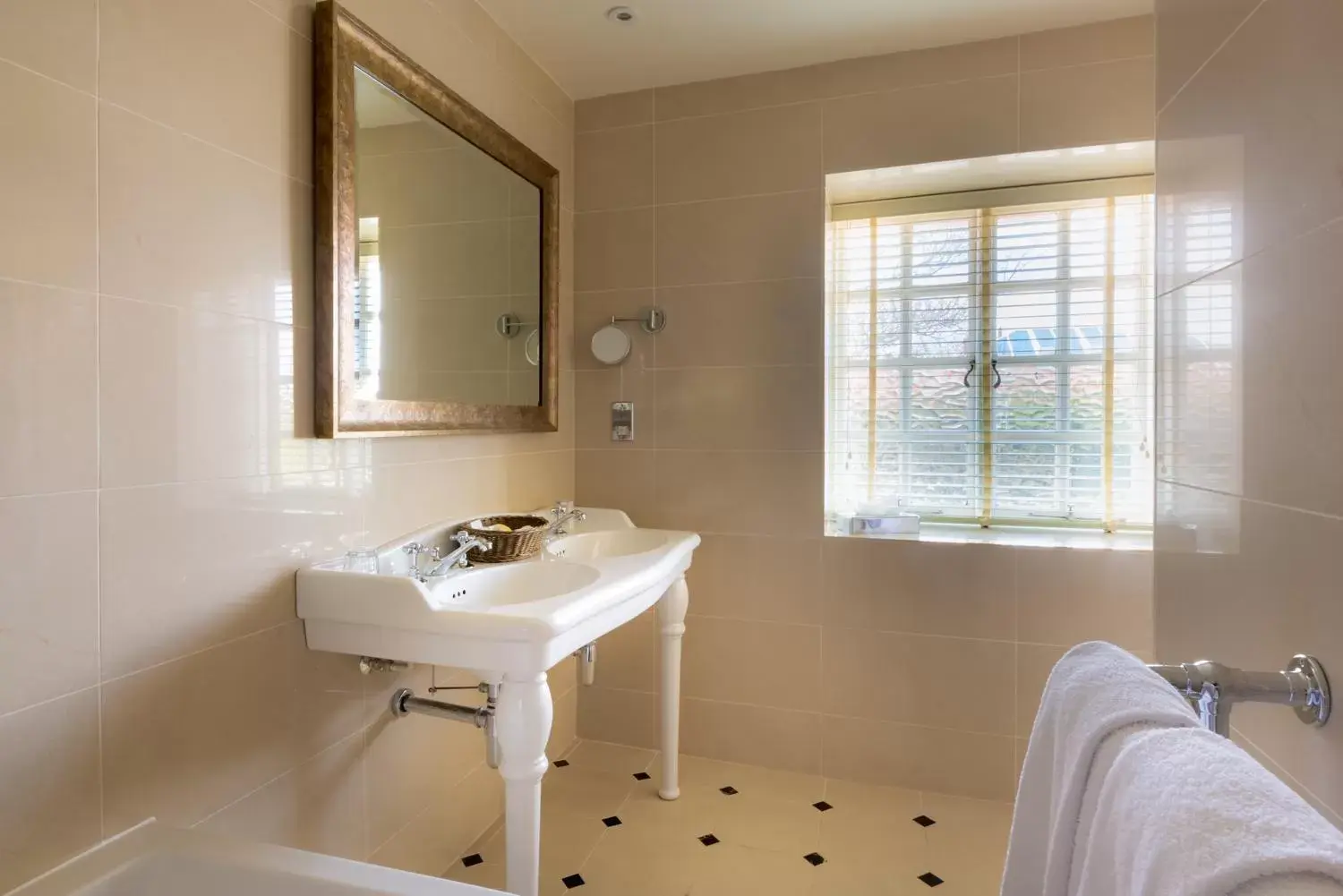 Bathroom in Greywalls Hotel & Chez Roux