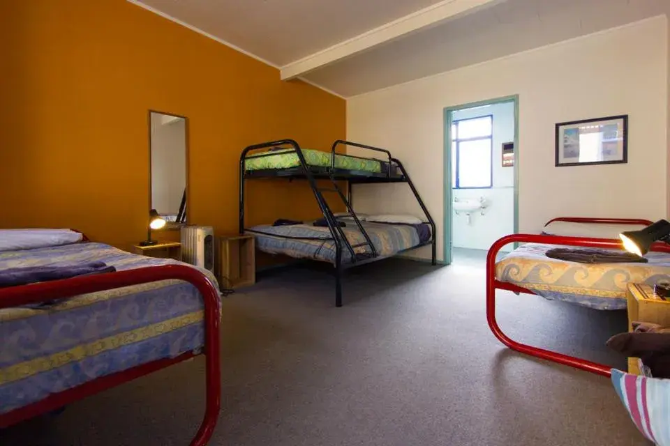 Photo of the whole room, Bunk Bed in Sequoia Lodge Backpackers