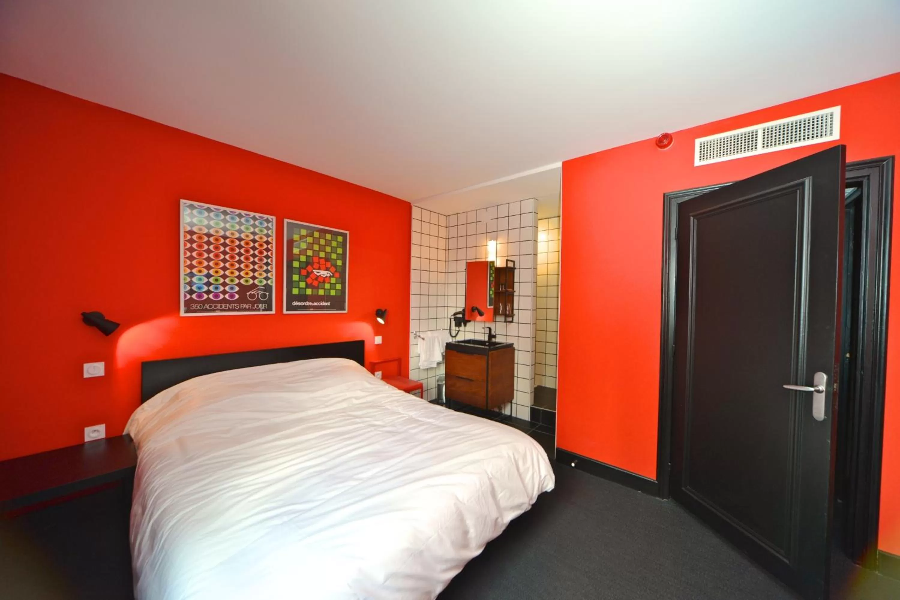 Photo of the whole room, Bed in Logis - Hotel Restaurant La Mire