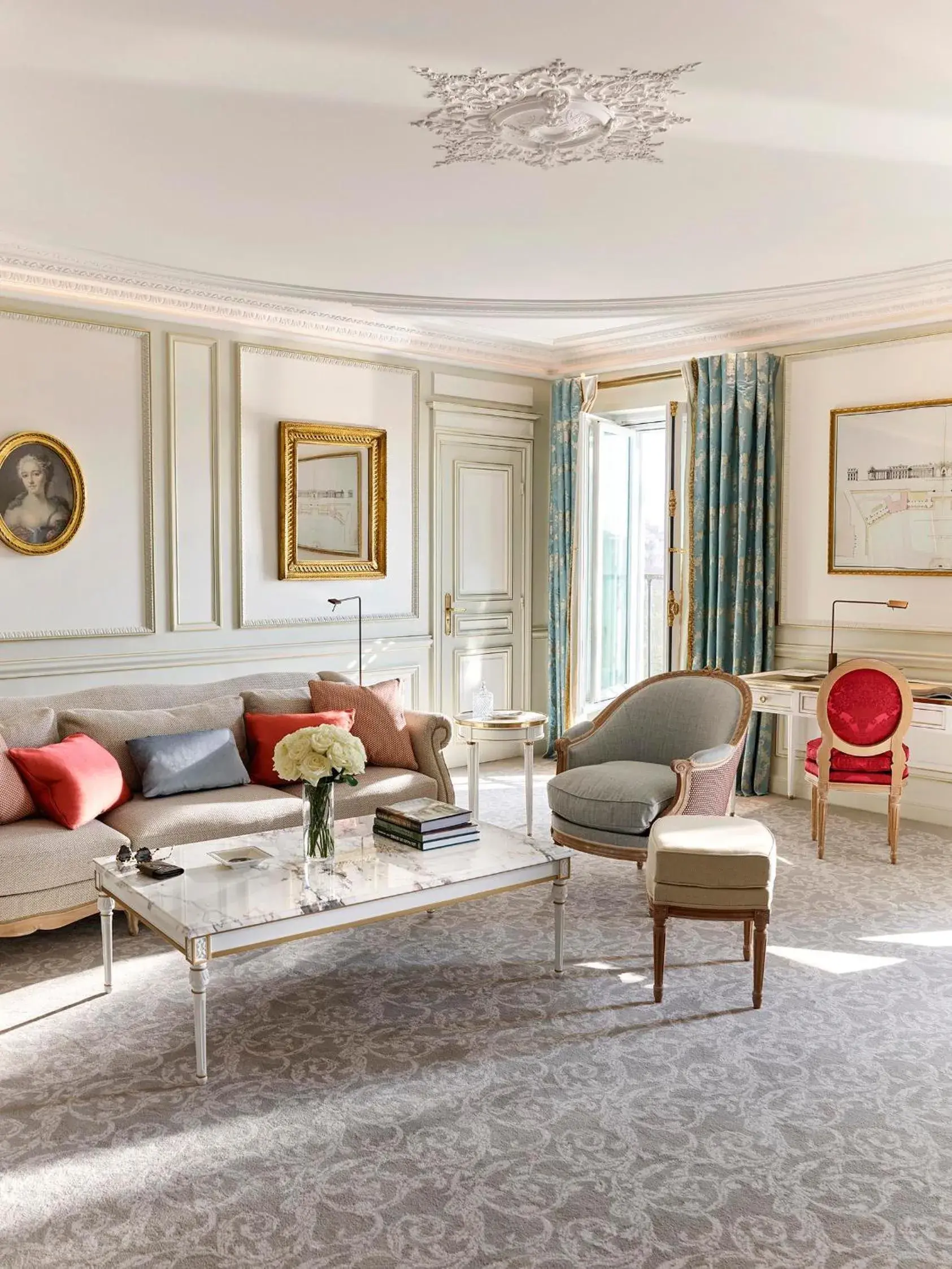 Living room, Seating Area in Le Meurice - Dorchester Collection